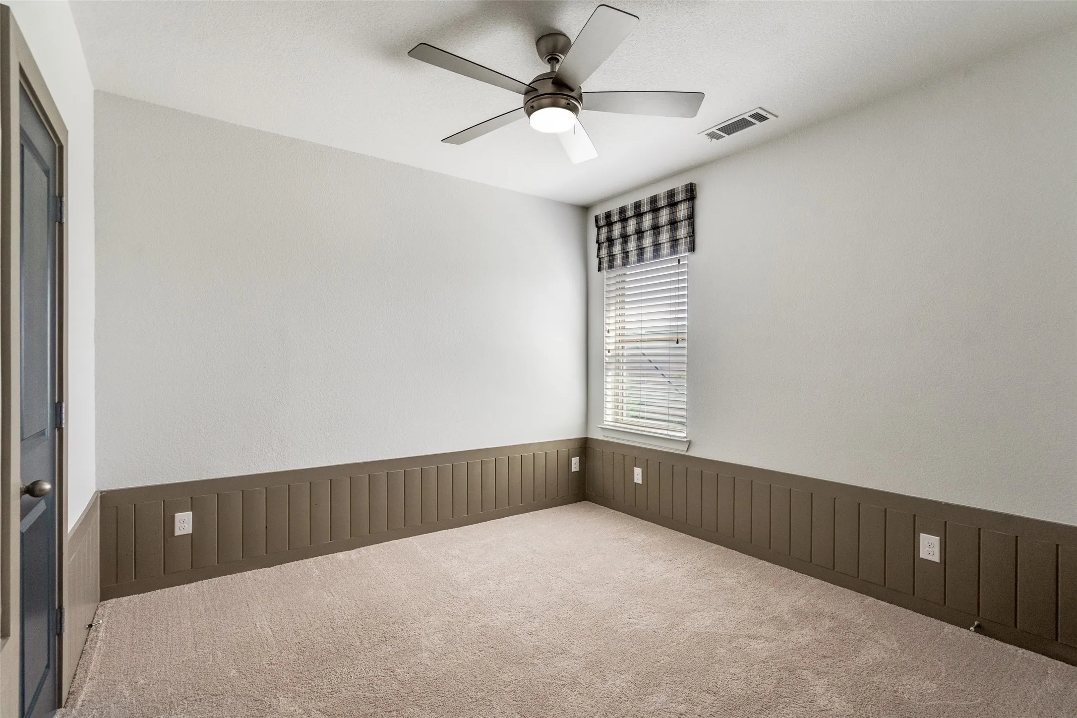 Single Family Residence For Sale in Collin County , 7400 Wescott Lane, Mc Kinney, Texas 75071, 4 Bedroom, 4 Bathroom, 2 Garage spaces, 2,695 Sqft, built in 2016, Preowned, mls#21225525, Real Estate Agent in Mc Kinney, Homes For Sale in Collin county, Homes For Sale in Mc Kinney, Realtor in Mc Kinney Texas, Real Estate Brokerage Independent Realty Texas, Luminita Cordes Realtor