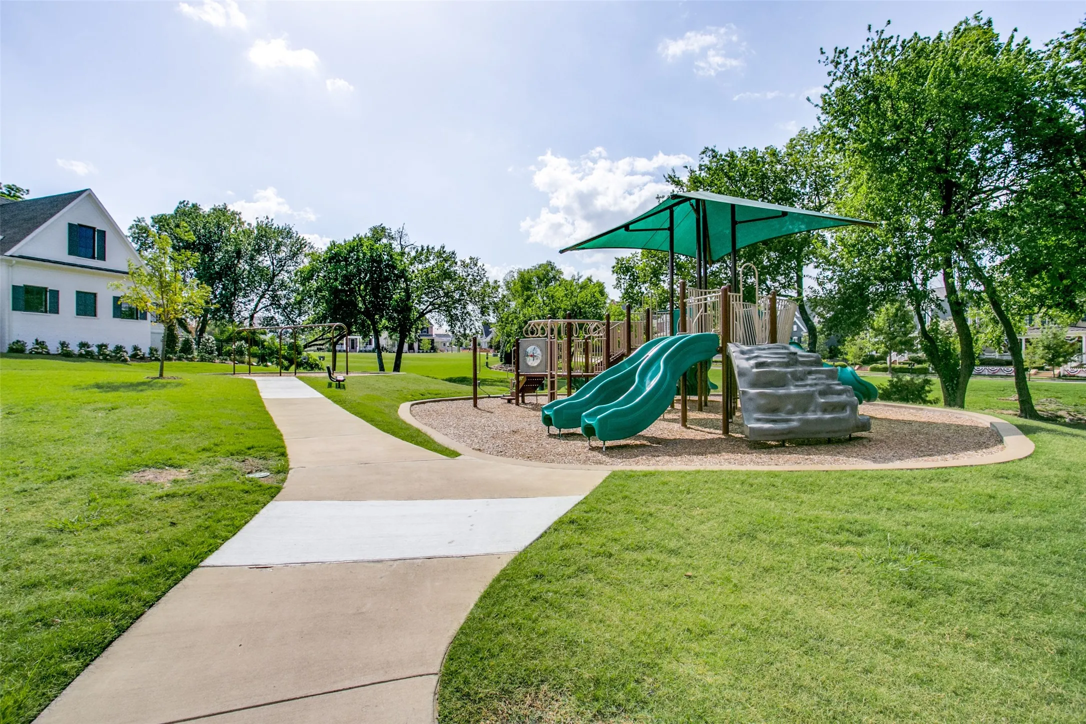 Single Family Residence For Sale in Collin County , 7400 Wescott Lane, Mc Kinney, Texas 75071, 4 Bedroom, 4 Bathroom, 2 Garage spaces, 2,695 Sqft, built in 2016, Preowned, mls#21225525, Real Estate Agent in Mc Kinney, Homes For Sale in Collin county, Homes For Sale in Mc Kinney, Realtor in Mc Kinney Texas, Real Estate Brokerage Independent Realty Texas, Luminita Cordes Realtor
