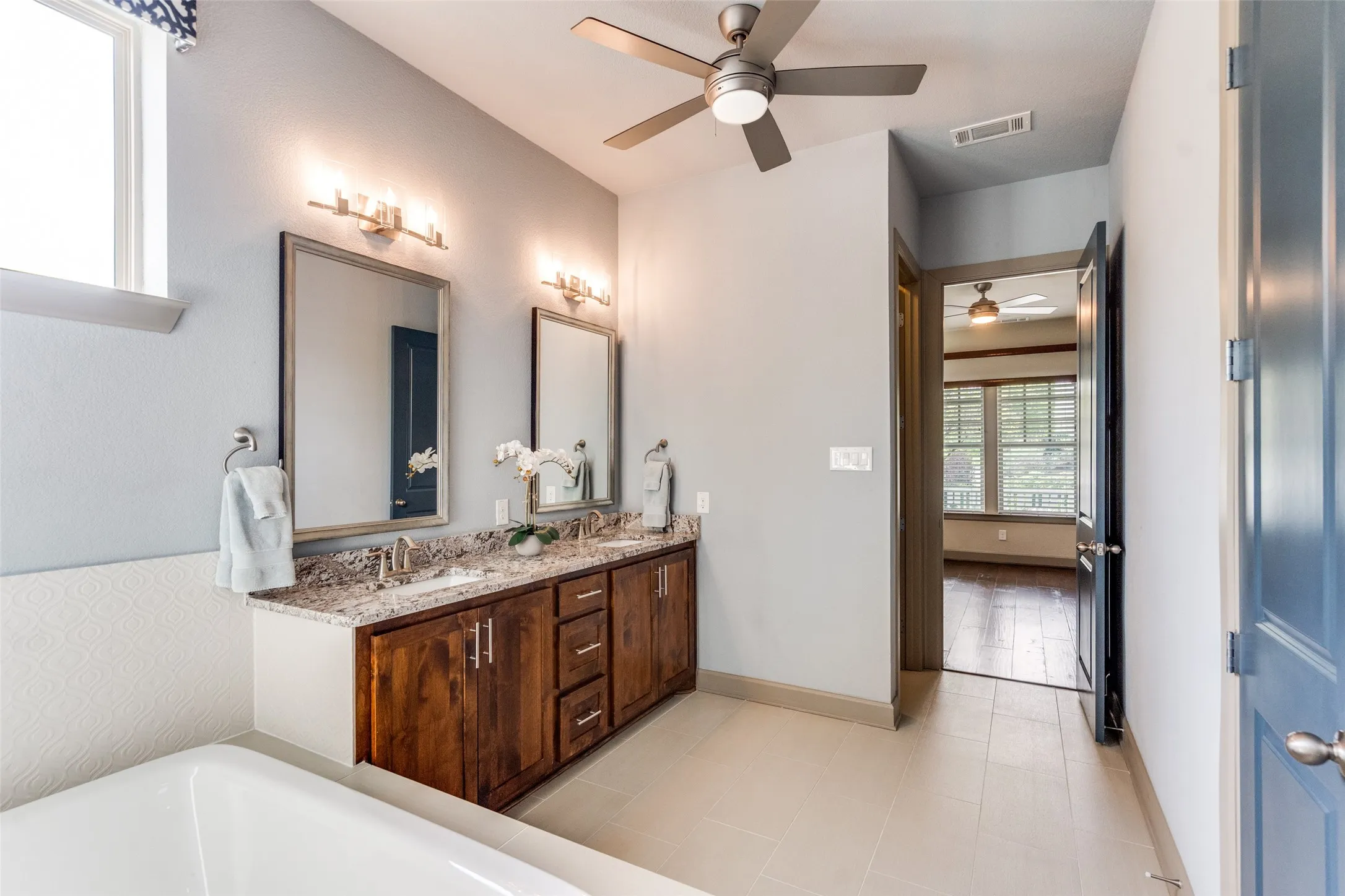 Single Family Residence For Sale in Collin County , 7400 Wescott Lane, Mc Kinney, Texas 75071, 4 Bedroom, 4 Bathroom, 2 Garage spaces, 2,695 Sqft, built in 2016, Preowned, mls#21225525, Real Estate Agent in Mc Kinney, Homes For Sale in Collin county, Homes For Sale in Mc Kinney, Realtor in Mc Kinney Texas, Real Estate Brokerage Independent Realty Texas, Luminita Cordes Realtor