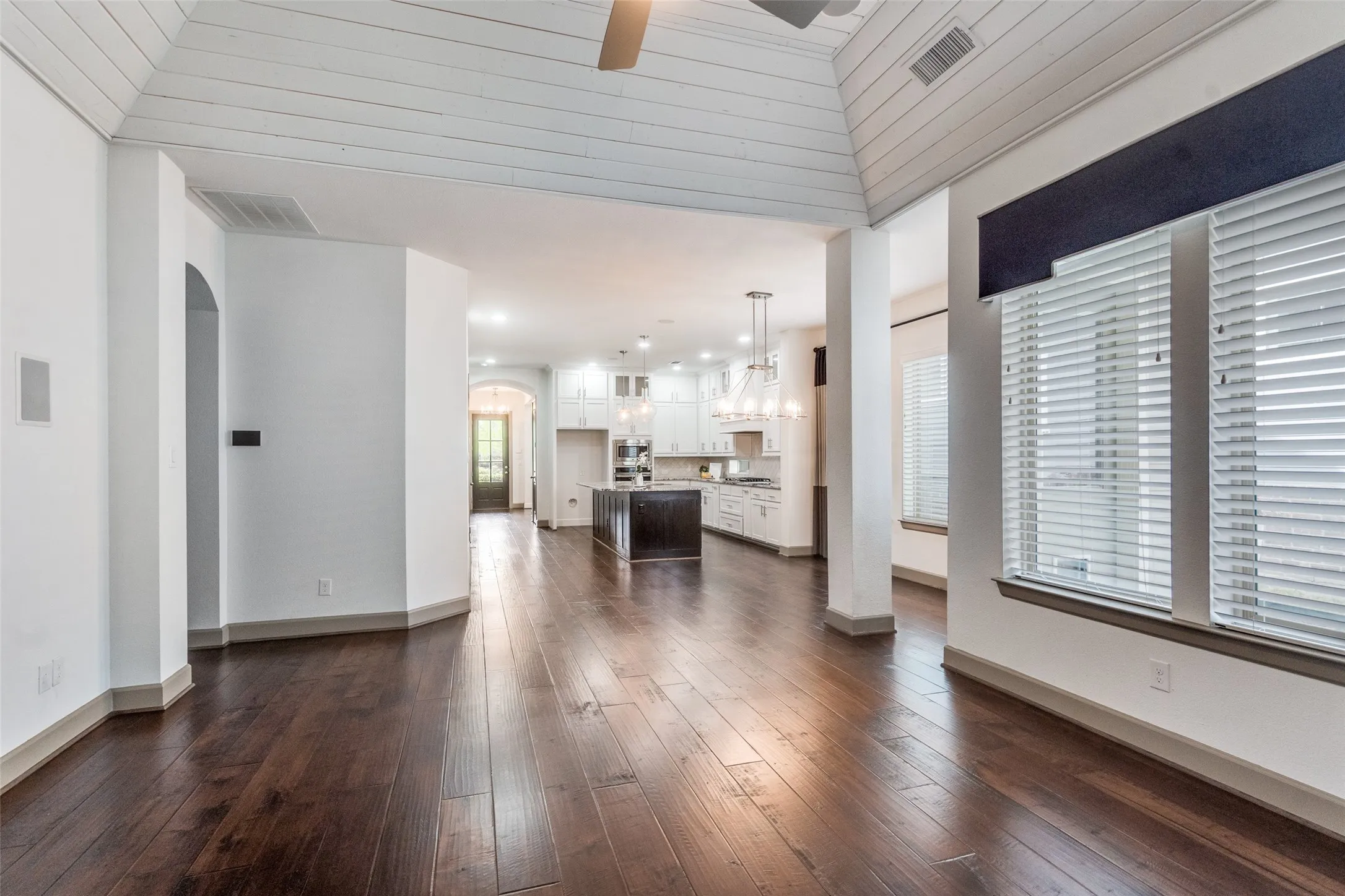 Single Family Residence For Sale in Collin County , 7400 Wescott Lane, Mc Kinney, Texas 75071, 4 Bedroom, 4 Bathroom, 2 Garage spaces, 2,695 Sqft, built in 2016, Preowned, mls#21225525, Real Estate Agent in Mc Kinney, Homes For Sale in Collin county, Homes For Sale in Mc Kinney, Realtor in Mc Kinney Texas, Real Estate Brokerage Independent Realty Texas, Luminita Cordes Realtor