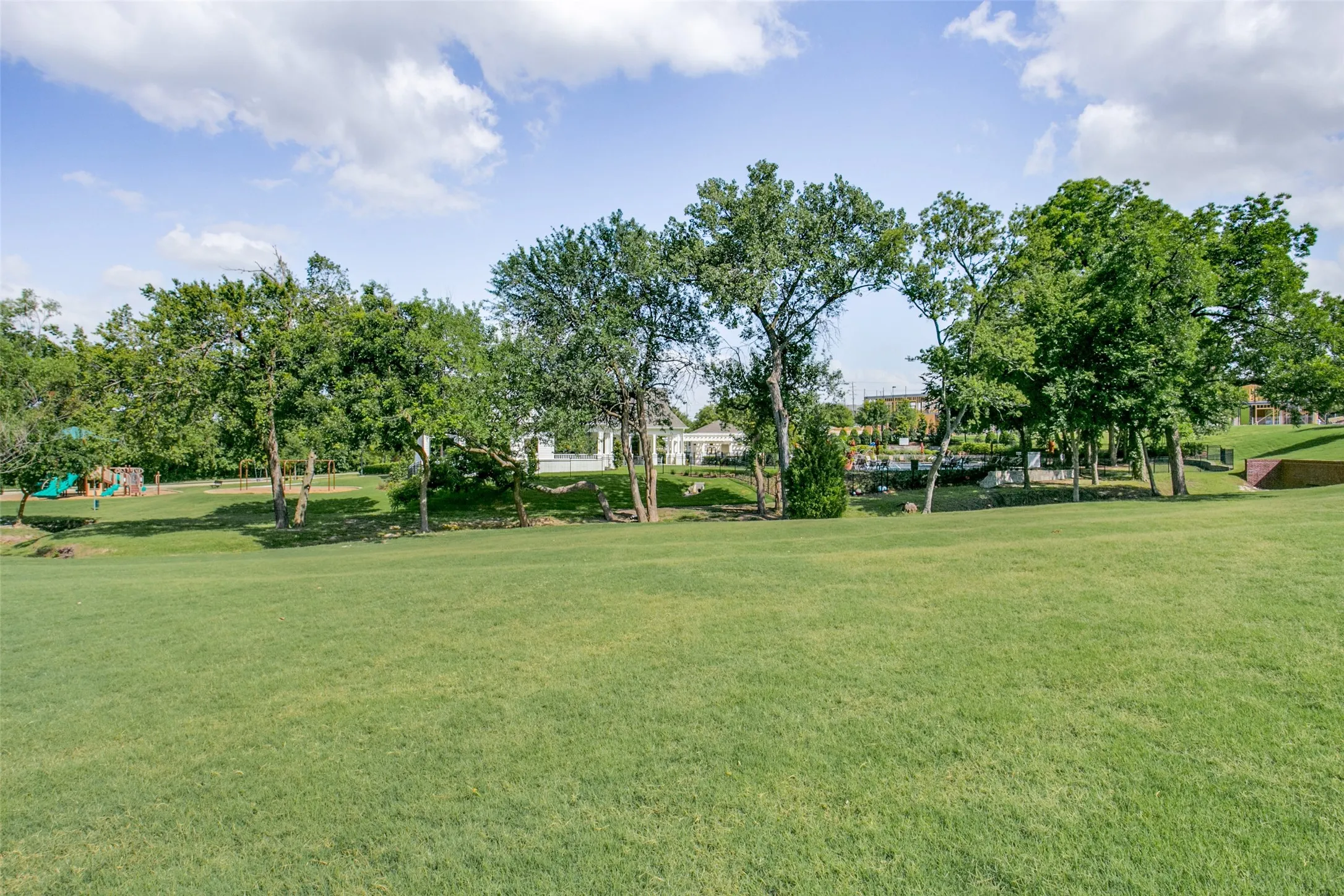 Single Family Residence For Sale in Collin County , 7400 Wescott Lane, Mc Kinney, Texas 75071, 4 Bedroom, 4 Bathroom, 2 Garage spaces, 2,695 Sqft, built in 2016, Preowned, mls#21225525, Real Estate Agent in Mc Kinney, Homes For Sale in Collin county, Homes For Sale in Mc Kinney, Realtor in Mc Kinney Texas, Real Estate Brokerage Independent Realty Texas, Luminita Cordes Realtor