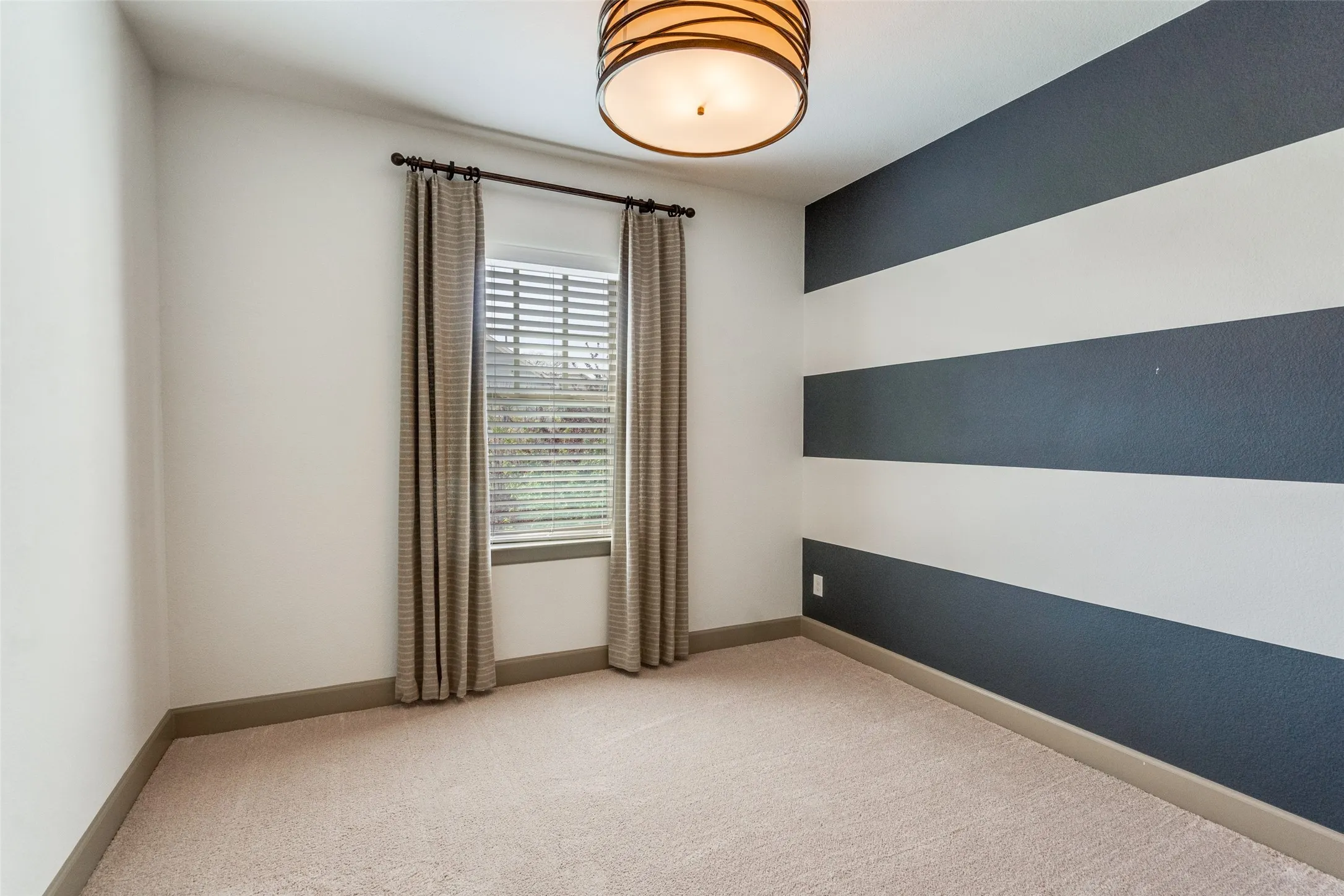 Single Family Residence For Sale in Collin County , 7400 Wescott Lane, Mc Kinney, Texas 75071, 4 Bedroom, 4 Bathroom, 2 Garage spaces, 2,695 Sqft, built in 2016, Preowned, mls#21225525, Real Estate Agent in Mc Kinney, Homes For Sale in Collin county, Homes For Sale in Mc Kinney, Realtor in Mc Kinney Texas, Real Estate Brokerage Independent Realty Texas, Luminita Cordes Realtor