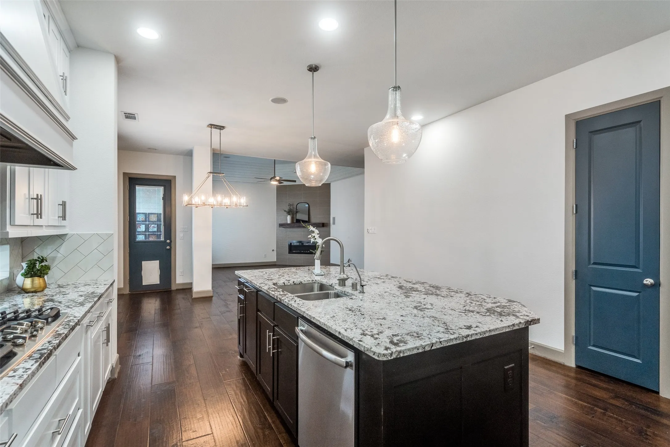 Single Family Residence For Sale in Collin County , 7400 Wescott Lane, Mc Kinney, Texas 75071, 4 Bedroom, 4 Bathroom, 2 Garage spaces, 2,695 Sqft, built in 2016, Preowned, mls#21225525, Real Estate Agent in Mc Kinney, Homes For Sale in Collin county, Homes For Sale in Mc Kinney, Realtor in Mc Kinney Texas, Real Estate Brokerage Independent Realty Texas, Luminita Cordes Realtor
