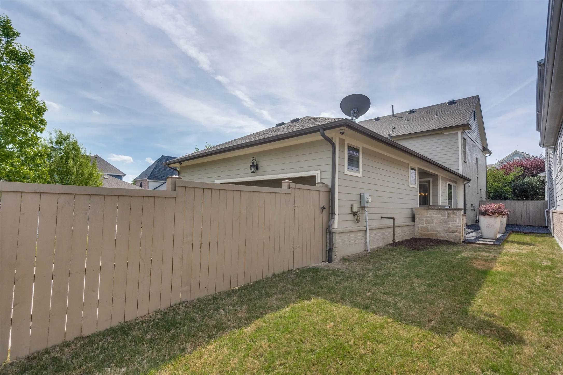 Single Family Residence For Sale in Collin County , 7400 Wescott Lane, Mc Kinney, Texas 75071, 4 Bedroom, 4 Bathroom, 2 Garage spaces, 2,695 Sqft, built in 2016, Preowned, mls#21225525, Real Estate Agent in Mc Kinney, Homes For Sale in Collin county, Homes For Sale in Mc Kinney, Realtor in Mc Kinney Texas, Real Estate Brokerage Independent Realty Texas, Luminita Cordes Realtor