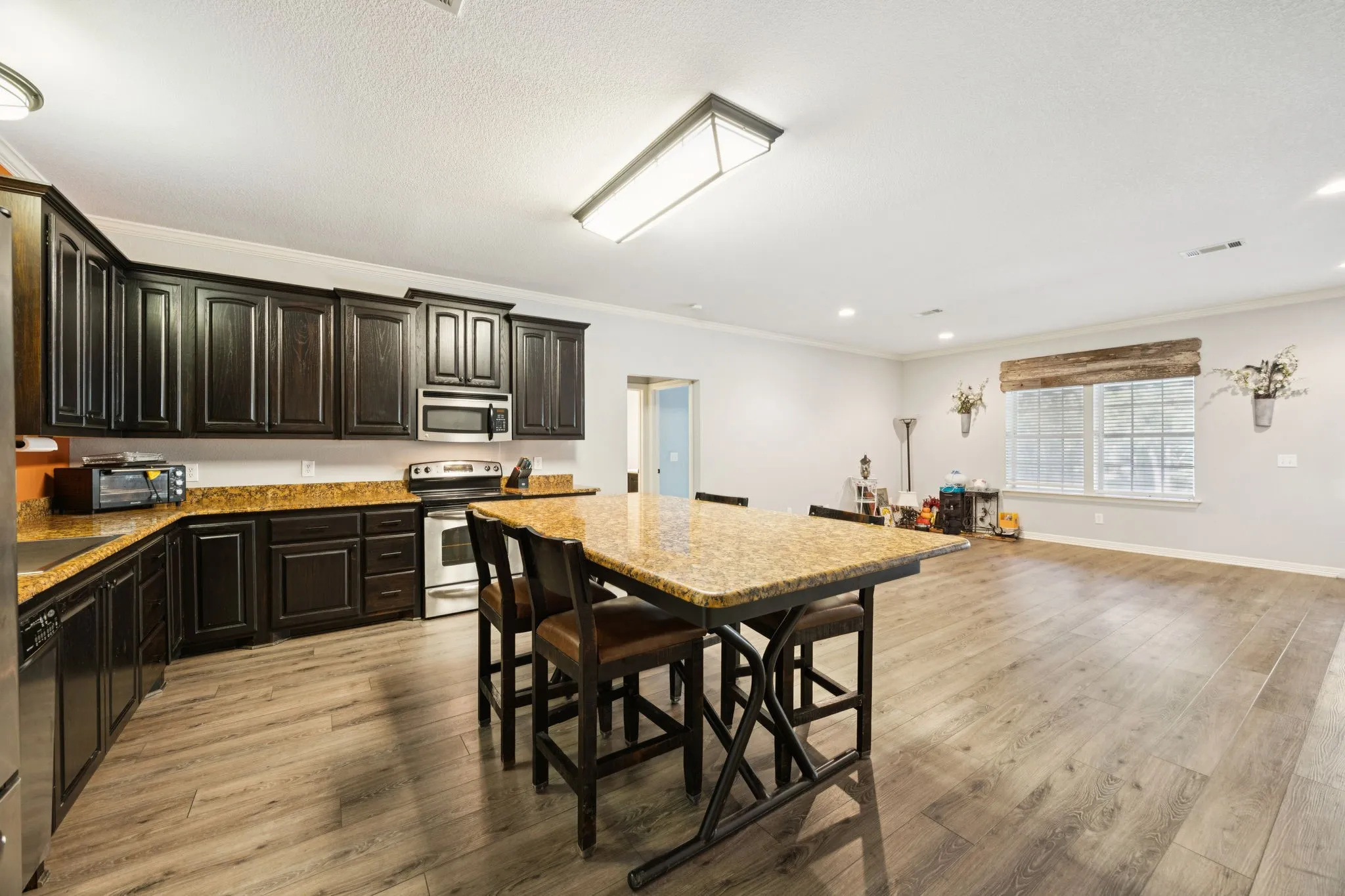 Farm For Sale in Collin County , 4360 County Road 411, Mc Kinney, Texas 75071, 4 Bedroom, 3 Bathroom, Garage spaces, 2,880 Sqft, built in 2007, Preowned, mls#21226679, Real Estate Agent in Mc Kinney, Homes For Sale in Collin county, Homes For Sale in Mc Kinney, Realtor in Mc Kinney Texas, Real Estate Brokerage Independent Realty Texas, Luminita Cordes Realtor