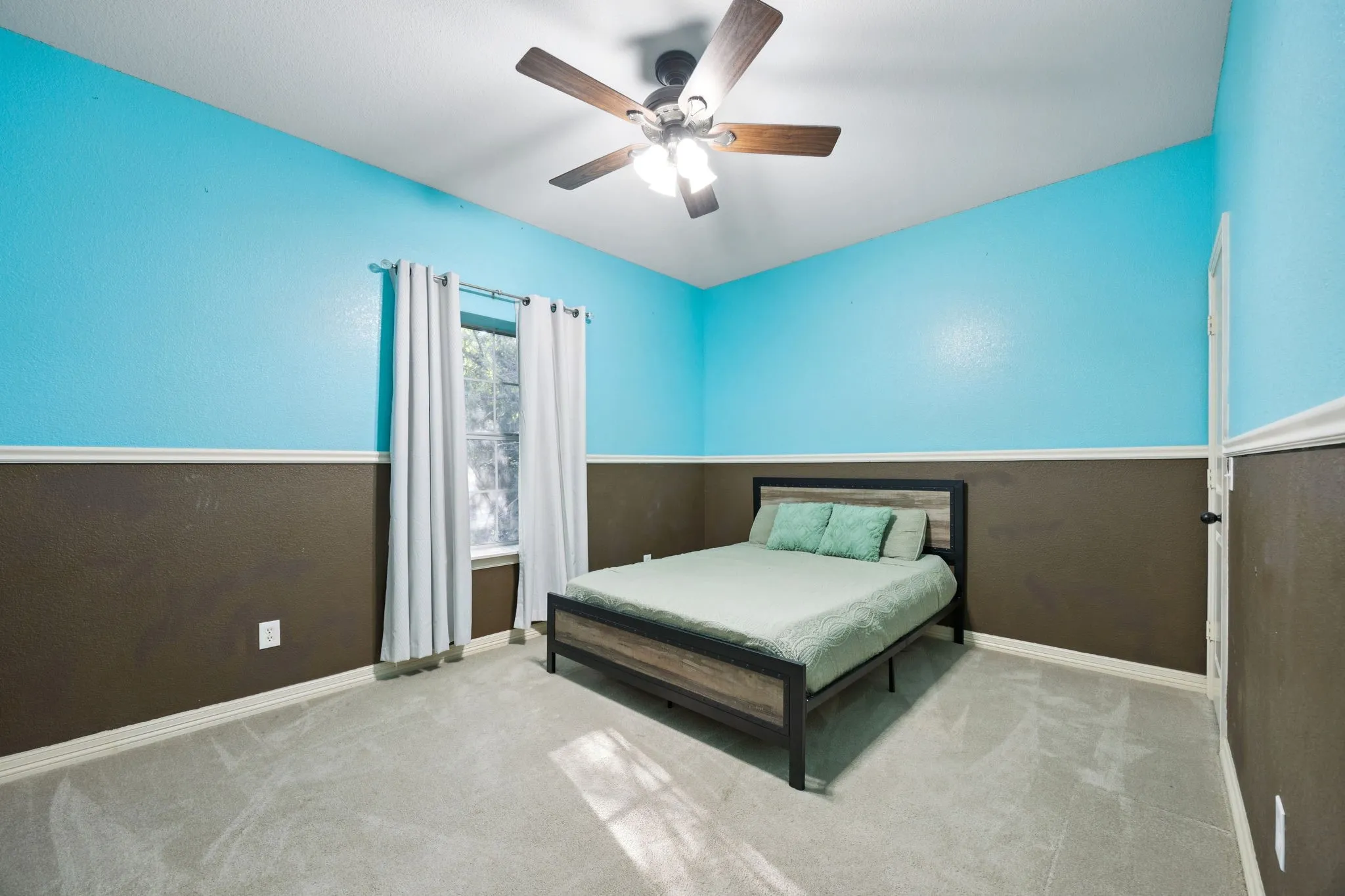 Farm For Sale in Collin County , 4360 County Road 411, Mc Kinney, Texas 75071, 4 Bedroom, 3 Bathroom, Garage spaces, 2,880 Sqft, built in 2007, Preowned, mls#21226679, Real Estate Agent in Mc Kinney, Homes For Sale in Collin county, Homes For Sale in Mc Kinney, Realtor in Mc Kinney Texas, Real Estate Brokerage Independent Realty Texas, Luminita Cordes Realtor