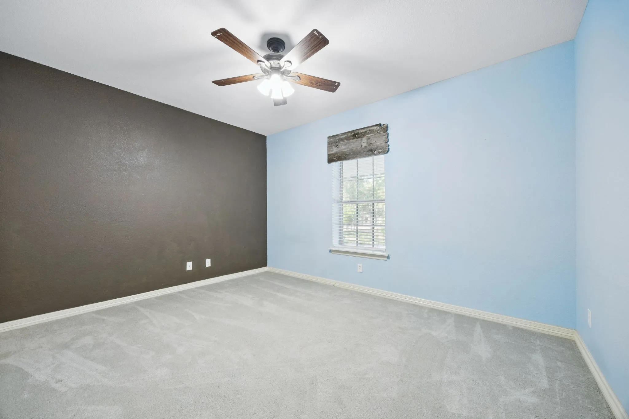 Farm For Sale in Collin County , 4360 County Road 411, Mc Kinney, Texas 75071, 4 Bedroom, 3 Bathroom, Garage spaces, 2,880 Sqft, built in 2007, Preowned, mls#21226679, Real Estate Agent in Mc Kinney, Homes For Sale in Collin county, Homes For Sale in Mc Kinney, Realtor in Mc Kinney Texas, Real Estate Brokerage Independent Realty Texas, Luminita Cordes Realtor
