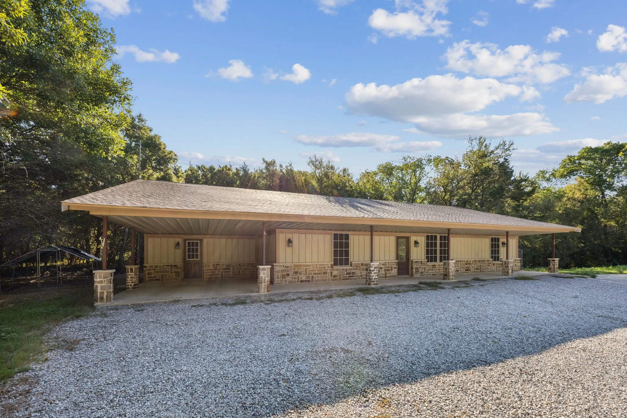 Farm For Sale in Collin County , 4360 County Road 411, Mc Kinney, Texas 75071, 4 Bedroom, 3 Bathroom, Garage spaces, 2,880 Sqft, built in 2007, Preowned, mls#21226679, Real Estate Agent in Mc Kinney, Homes For Sale in Collin county, Homes For Sale in Mc Kinney, Realtor in Mc Kinney Texas, Real Estate Brokerage Independent Realty Texas, Luminita Cordes Realtor