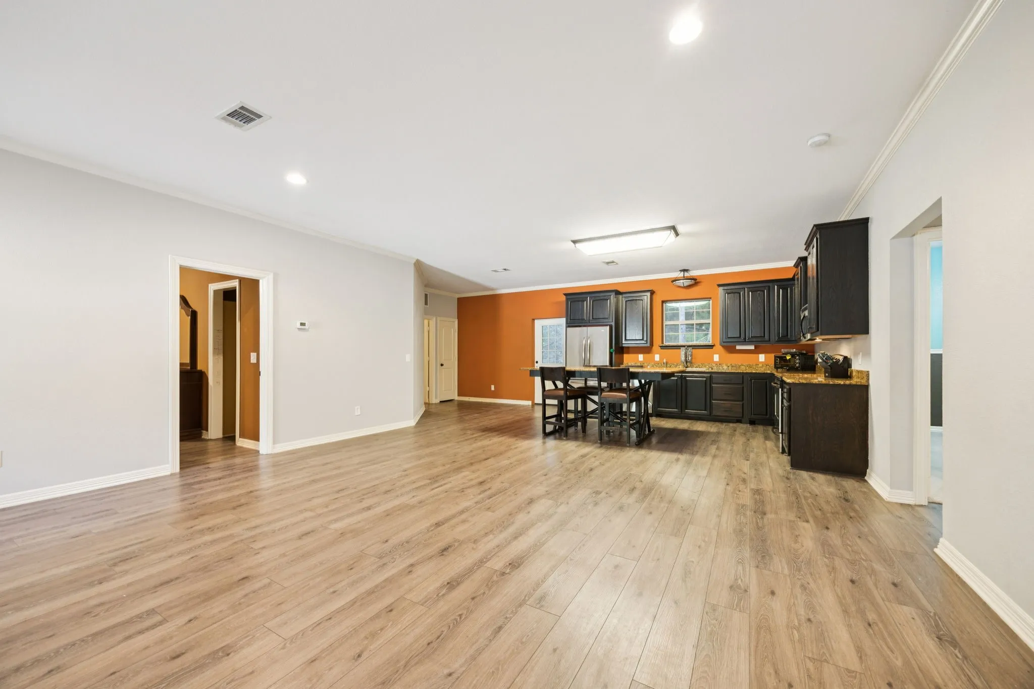 Farm For Sale in Collin County , 4360 County Road 411, Mc Kinney, Texas 75071, 4 Bedroom, 3 Bathroom, Garage spaces, 2,880 Sqft, built in 2007, Preowned, mls#21226679, Real Estate Agent in Mc Kinney, Homes For Sale in Collin county, Homes For Sale in Mc Kinney, Realtor in Mc Kinney Texas, Real Estate Brokerage Independent Realty Texas, Luminita Cordes Realtor