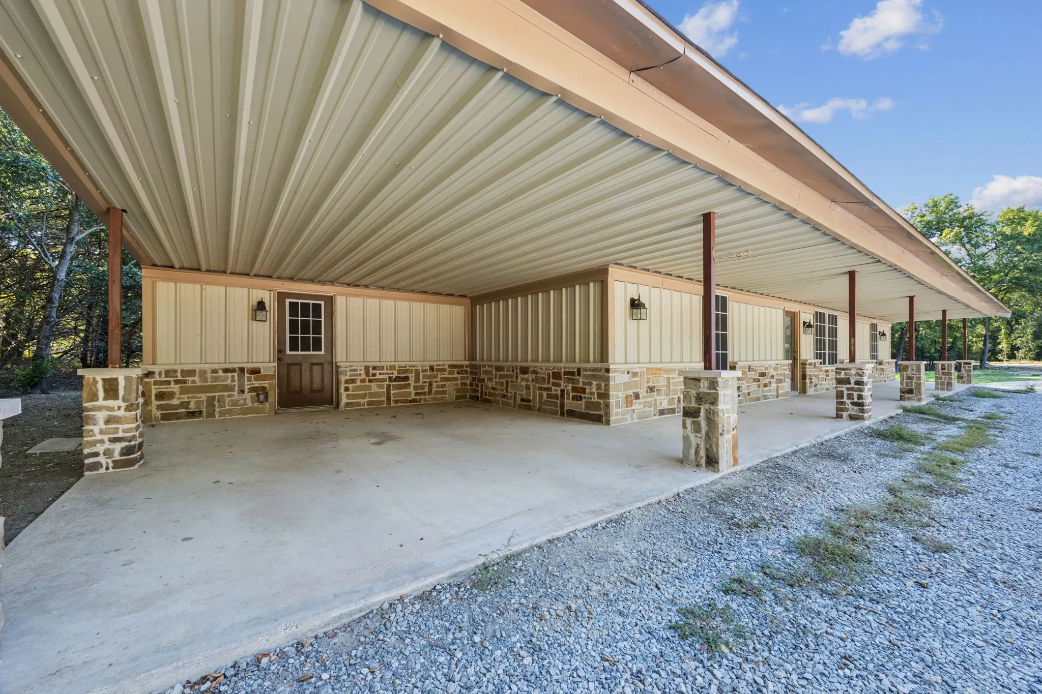 Farm For Sale in Collin County , 4360 County Road 411, Mc Kinney, Texas 75071, 4 Bedroom, 3 Bathroom, Garage spaces, 2,880 Sqft, built in 2007, Preowned, mls#21226679, Real Estate Agent in Mc Kinney, Homes For Sale in Collin county, Homes For Sale in Mc Kinney, Realtor in Mc Kinney Texas, Real Estate Brokerage Independent Realty Texas, Luminita Cordes Realtor