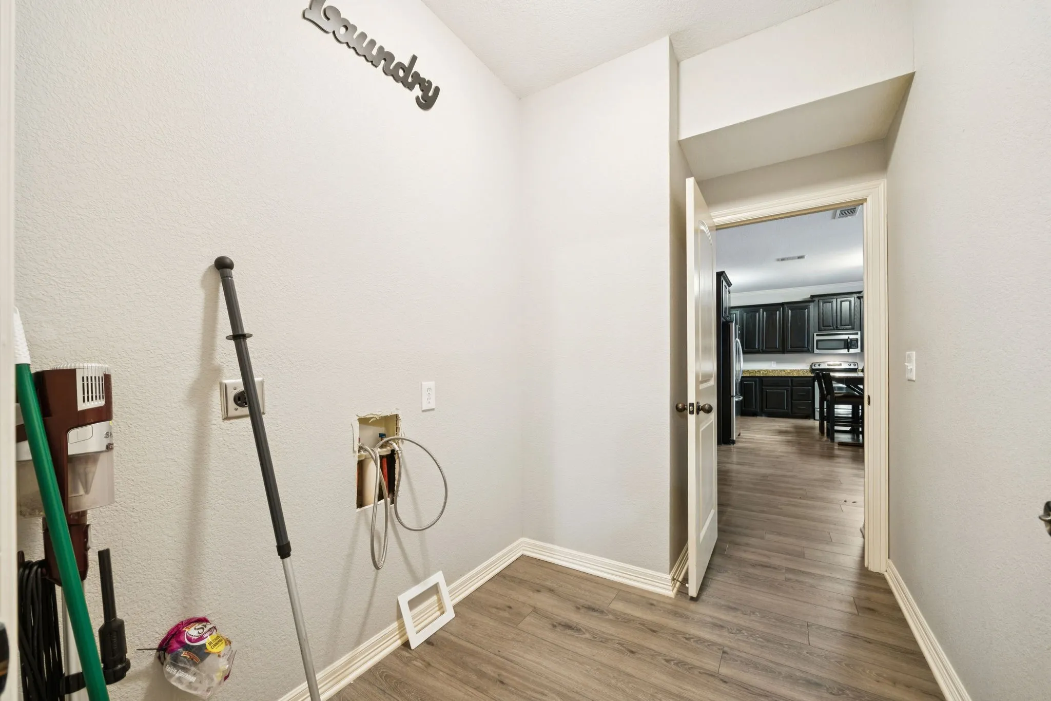Farm For Sale in Collin County , 4360 County Road 411, Mc Kinney, Texas 75071, 4 Bedroom, 3 Bathroom, Garage spaces, 2,880 Sqft, built in 2007, Preowned, mls#21226679, Real Estate Agent in Mc Kinney, Homes For Sale in Collin county, Homes For Sale in Mc Kinney, Realtor in Mc Kinney Texas, Real Estate Brokerage Independent Realty Texas, Luminita Cordes Realtor