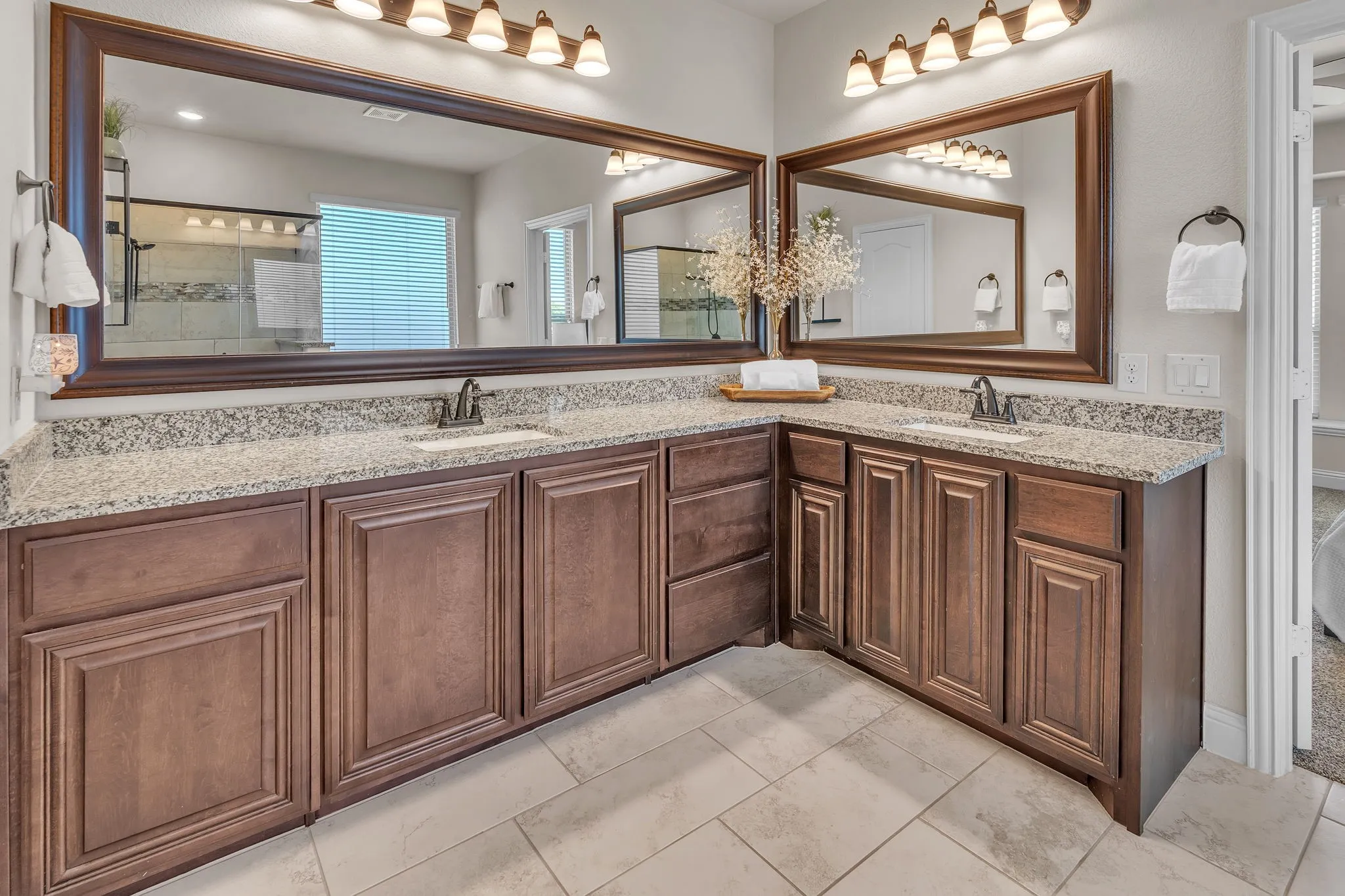 Single Family Residence For Sale in Ellis County , 4002 Grove Valley Road, Midlothian, Texas 76065, 5 Bedroom, 4 Bathroom, 2 Garage spaces, 3,484 Sqft, built in 2021, Preowned, mls#21222534, Real Estate Agent in Midlothian, Homes For Sale in Ellis county, Homes For Sale in Midlothian, Realtor in Midlothian Texas, Real Estate Brokerage Independent Realty Texas, Luminita Cordes Realtor