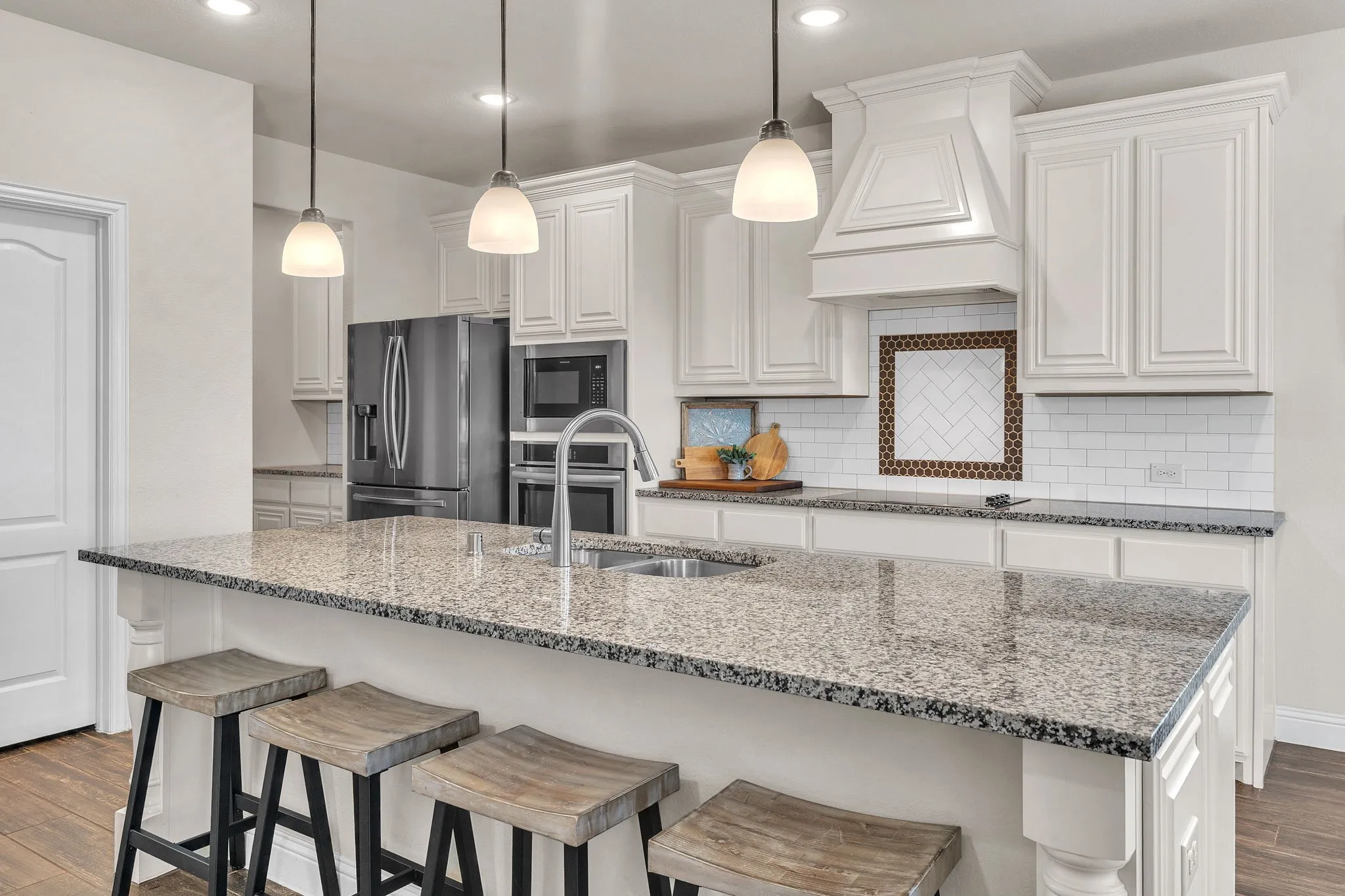 Single Family Residence For Sale in Ellis County , 4002 Grove Valley Road, Midlothian, Texas 76065, 5 Bedroom, 4 Bathroom, 2 Garage spaces, 3,484 Sqft, built in 2021, Preowned, mls#21222534, Real Estate Agent in Midlothian, Homes For Sale in Ellis county, Homes For Sale in Midlothian, Realtor in Midlothian Texas, Real Estate Brokerage Independent Realty Texas, Luminita Cordes Realtor