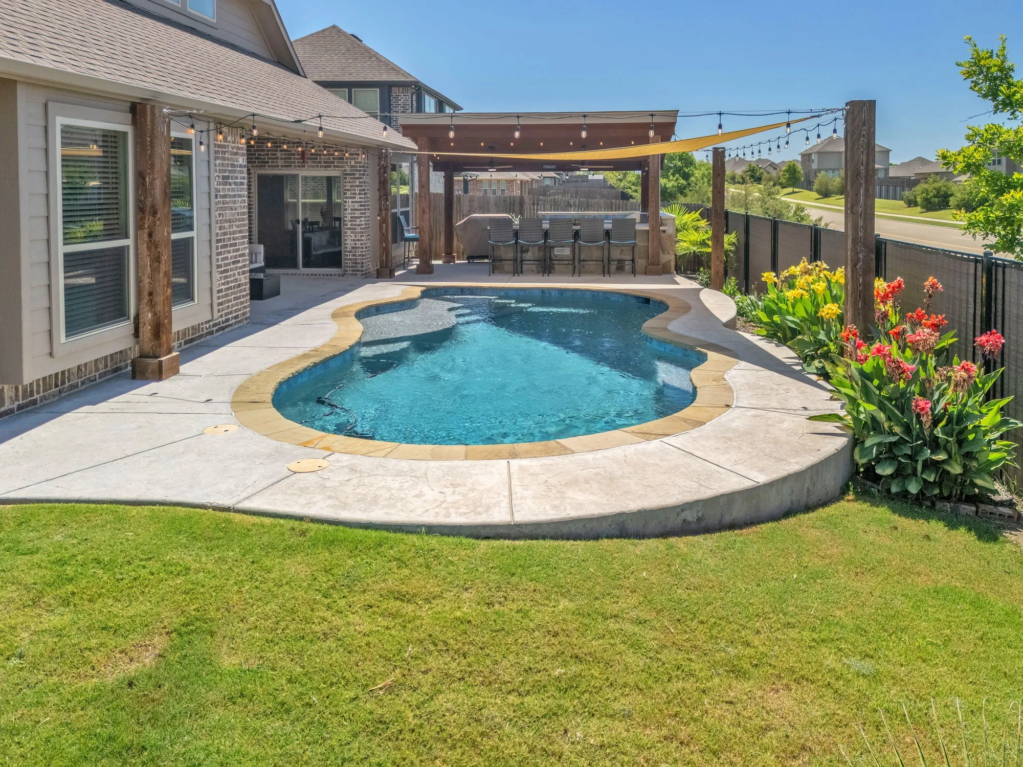 Single Family Residence For Sale in Ellis County , 4002 Grove Valley Road, Midlothian, Texas 76065, 5 Bedroom, 4 Bathroom, 2 Garage spaces, 3,484 Sqft, built in 2021, Preowned, mls#21222534, Real Estate Agent in Midlothian, Homes For Sale in Ellis county, Homes For Sale in Midlothian, Realtor in Midlothian Texas, Real Estate Brokerage Independent Realty Texas, Luminita Cordes Realtor