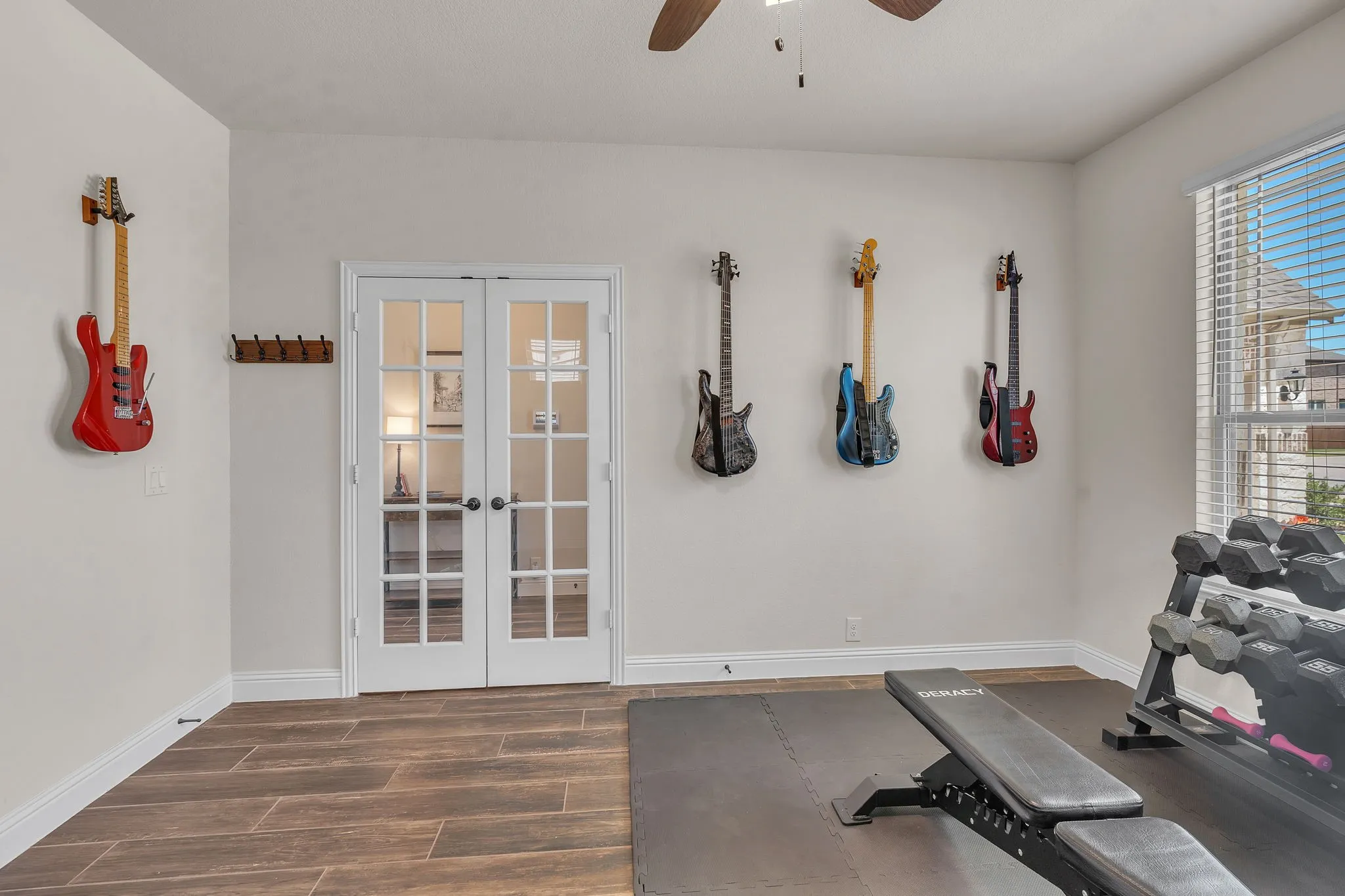 Single Family Residence For Sale in Ellis County , 4002 Grove Valley Road, Midlothian, Texas 76065, 5 Bedroom, 4 Bathroom, 2 Garage spaces, 3,484 Sqft, built in 2021, Preowned, mls#21222534, Real Estate Agent in Midlothian, Homes For Sale in Ellis county, Homes For Sale in Midlothian, Realtor in Midlothian Texas, Real Estate Brokerage Independent Realty Texas, Luminita Cordes Realtor