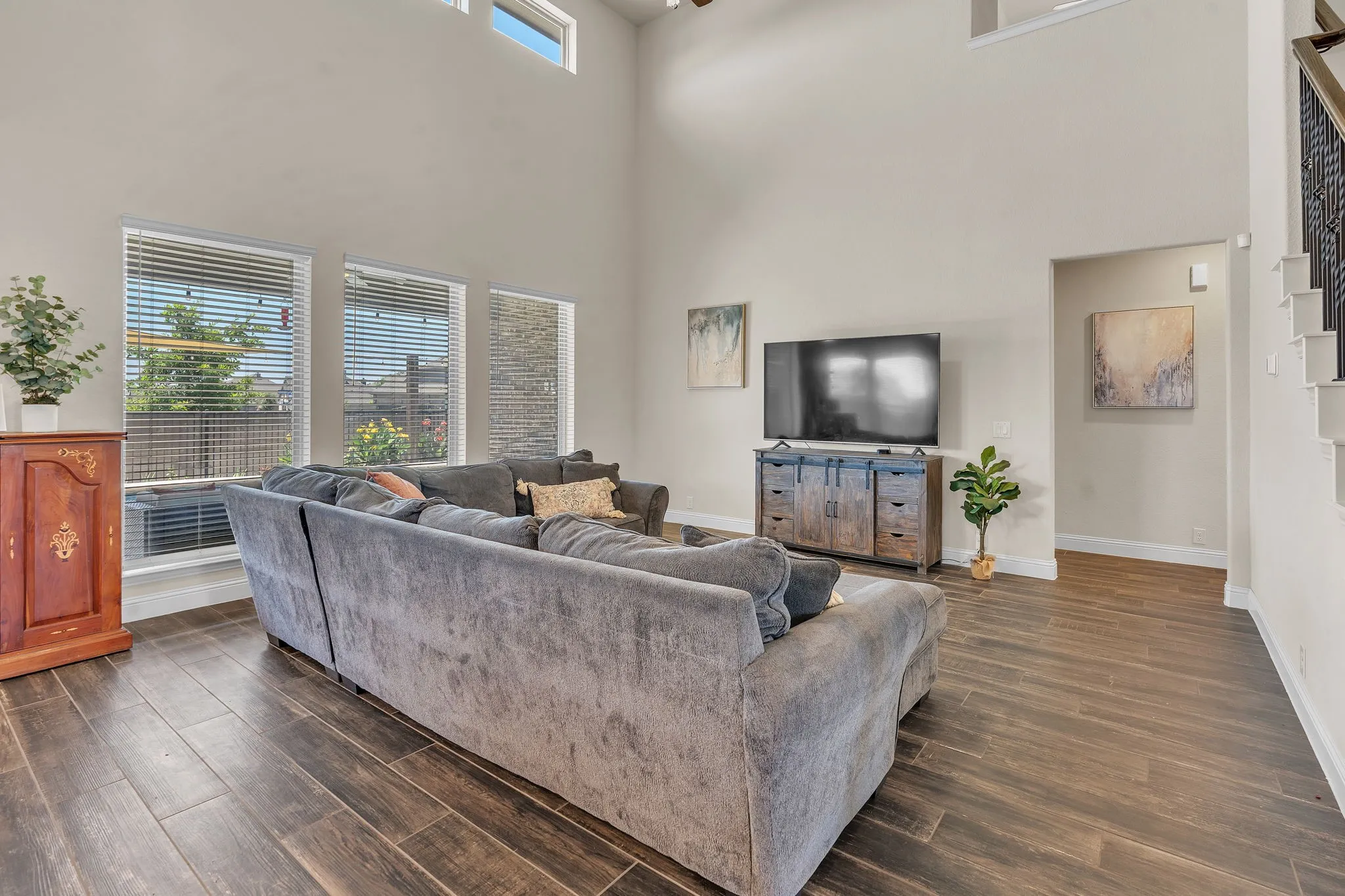 Single Family Residence For Sale in Ellis County , 4002 Grove Valley Road, Midlothian, Texas 76065, 5 Bedroom, 4 Bathroom, 2 Garage spaces, 3,484 Sqft, built in 2021, Preowned, mls#21222534, Real Estate Agent in Midlothian, Homes For Sale in Ellis county, Homes For Sale in Midlothian, Realtor in Midlothian Texas, Real Estate Brokerage Independent Realty Texas, Luminita Cordes Realtor
