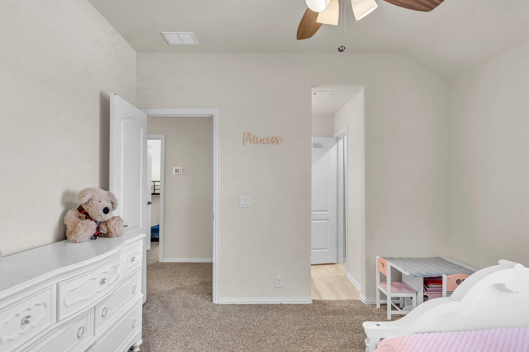 Single Family Residence For Sale in Ellis County , 4002 Grove Valley Road, Midlothian, Texas 76065, 5 Bedroom, 4 Bathroom, 2 Garage spaces, 3,484 Sqft, built in 2021, Preowned, mls#21222534, Real Estate Agent in Midlothian, Homes For Sale in Ellis county, Homes For Sale in Midlothian, Realtor in Midlothian Texas, Real Estate Brokerage Independent Realty Texas, Luminita Cordes Realtor