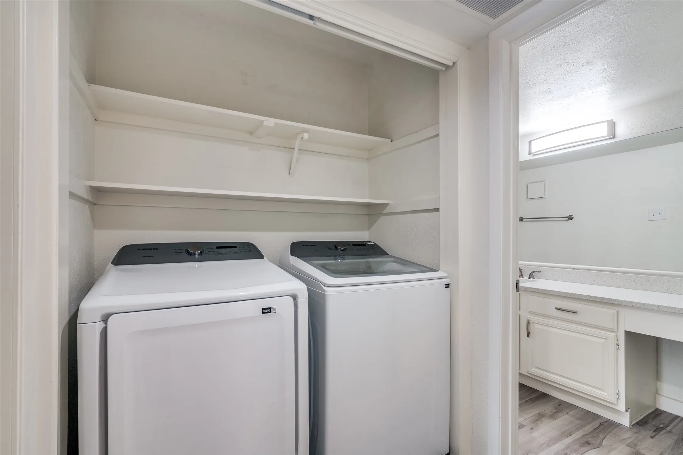 Condominium For Sale in Dallas County , 4602 Chaha Road 207, Garland, Texas 75043, 1 Bedroom, 1 Bathroom, Garage spaces, 717 Sqft, built in 1981, mls#21226690, Real Estate Agent in Garland, Homes For Sale in Dallas county, Homes For Sale in Garland, Realtor in Garland Texas, Real Estate Brokerage Independent Realty Texas, Luminita Cordes Realtor