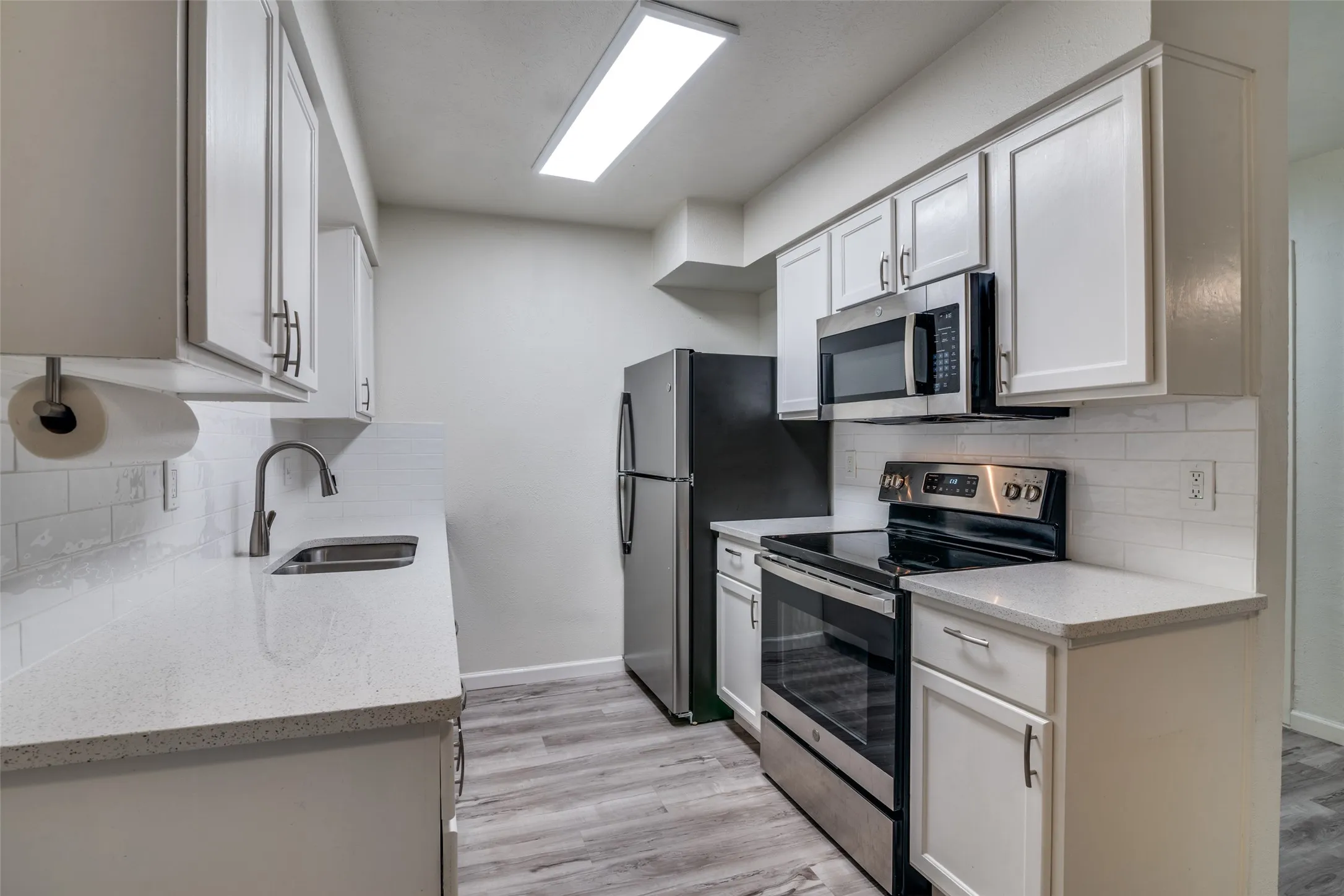 Condominium For Sale in Dallas County , 4602 Chaha Road 207, Garland, Texas 75043, 1 Bedroom, 1 Bathroom, Garage spaces, 717 Sqft, built in 1981, mls#21226690, Real Estate Agent in Garland, Homes For Sale in Dallas county, Homes For Sale in Garland, Realtor in Garland Texas, Real Estate Brokerage Independent Realty Texas, Luminita Cordes Realtor
