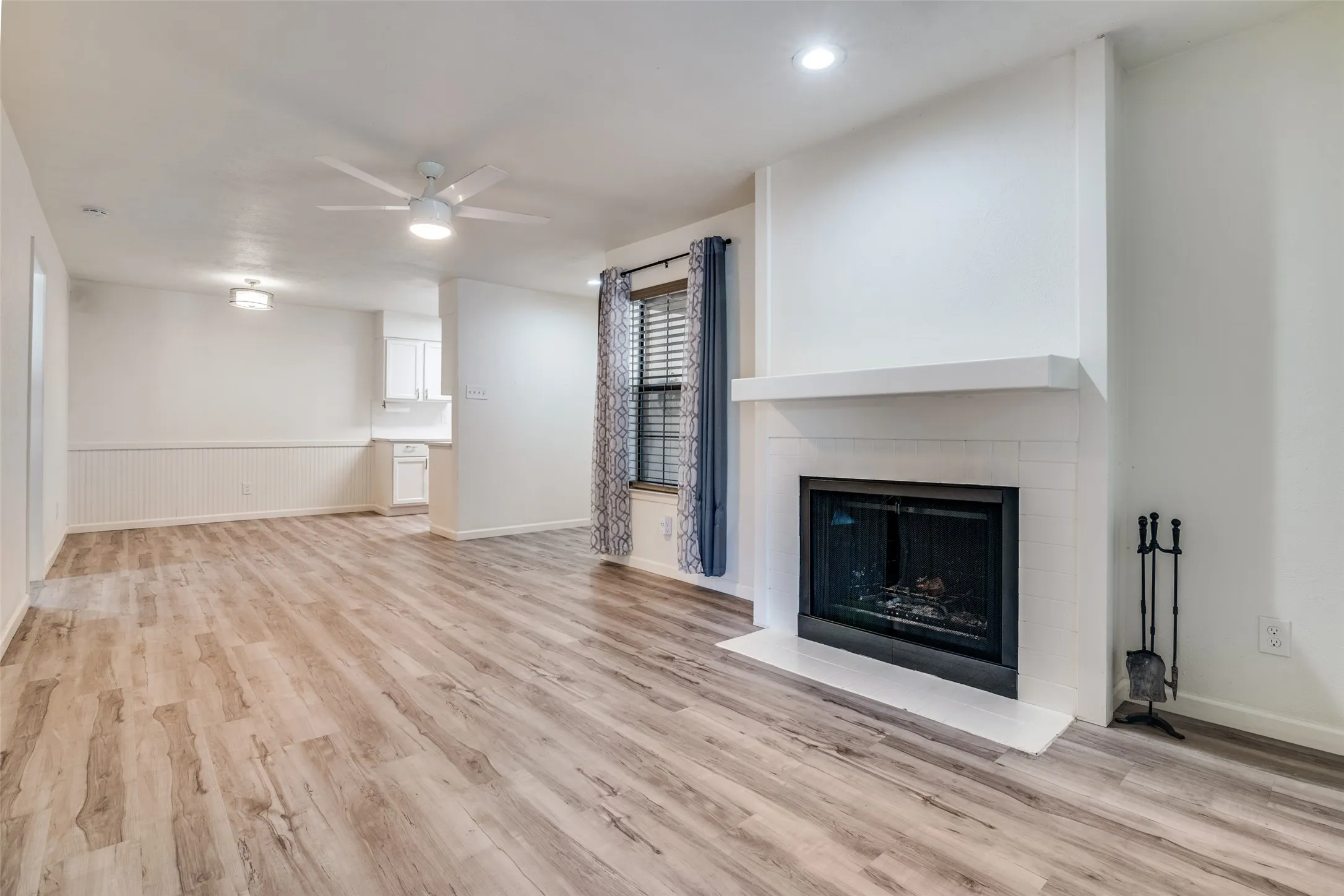 Condominium For Sale in Dallas County , 4602 Chaha Road 207, Garland, Texas 75043, 1 Bedroom, 1 Bathroom, Garage spaces, 717 Sqft, built in 1981, mls#21226690, Real Estate Agent in Garland, Homes For Sale in Dallas county, Homes For Sale in Garland, Realtor in Garland Texas, Real Estate Brokerage Independent Realty Texas, Luminita Cordes Realtor