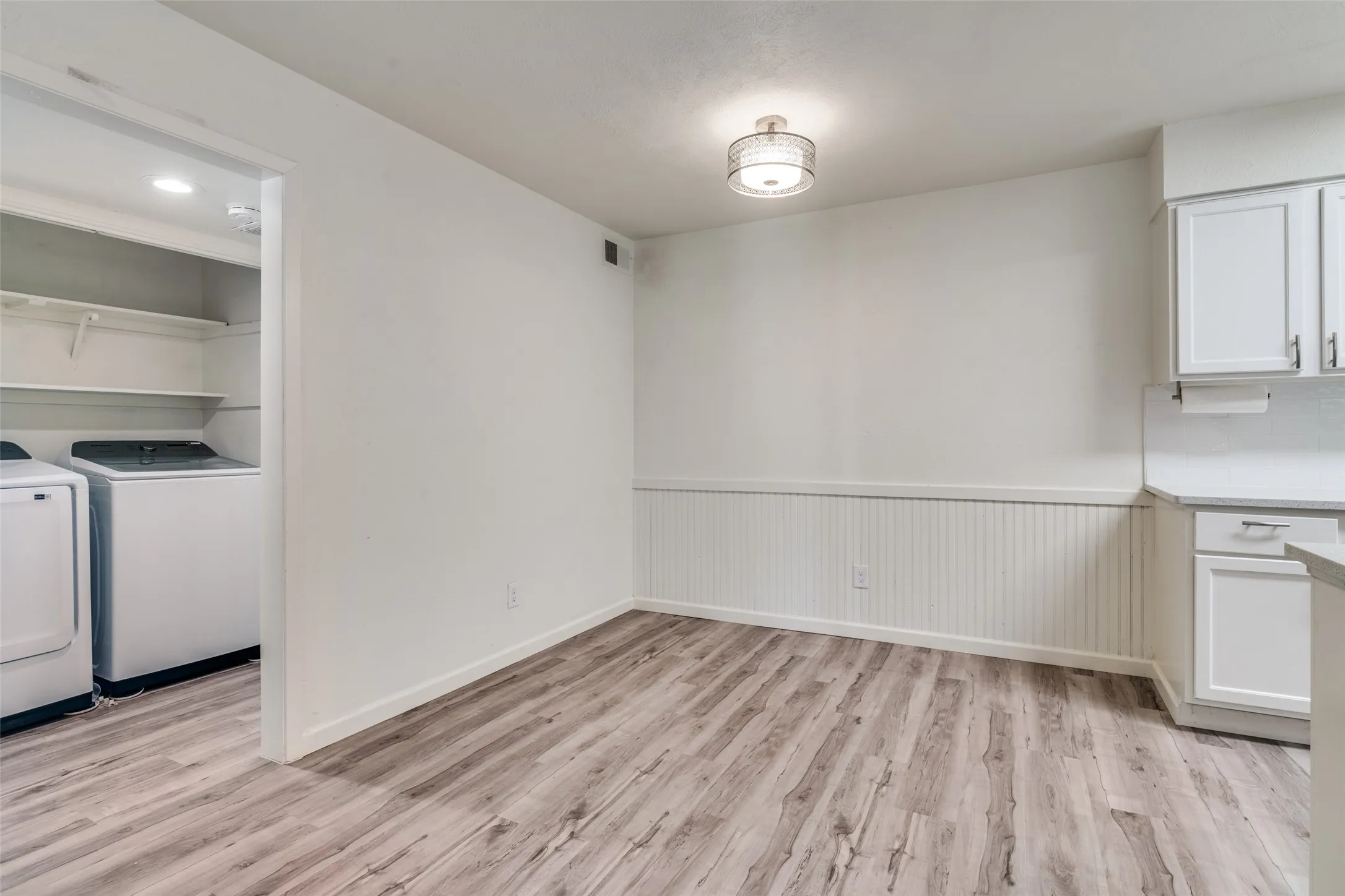 Condominium For Sale in Dallas County , 4602 Chaha Road 207, Garland, Texas 75043, 1 Bedroom, 1 Bathroom, Garage spaces, 717 Sqft, built in 1981, mls#21226690, Real Estate Agent in Garland, Homes For Sale in Dallas county, Homes For Sale in Garland, Realtor in Garland Texas, Real Estate Brokerage Independent Realty Texas, Luminita Cordes Realtor