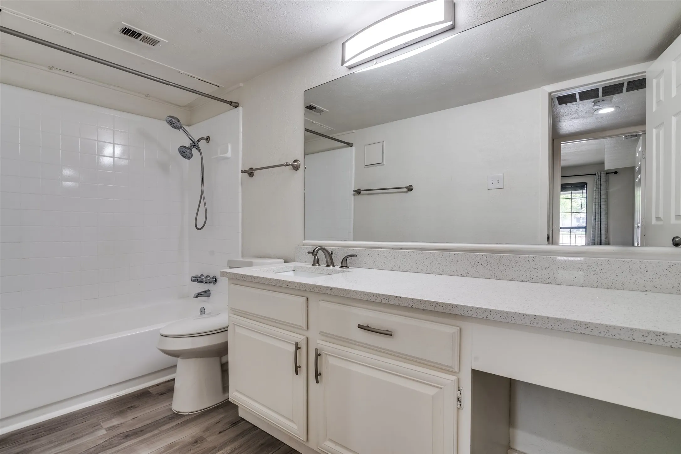 Condominium For Sale in Dallas County , 4602 Chaha Road 207, Garland, Texas 75043, 1 Bedroom, 1 Bathroom, Garage spaces, 717 Sqft, built in 1981, mls#21226690, Real Estate Agent in Garland, Homes For Sale in Dallas county, Homes For Sale in Garland, Realtor in Garland Texas, Real Estate Brokerage Independent Realty Texas, Luminita Cordes Realtor