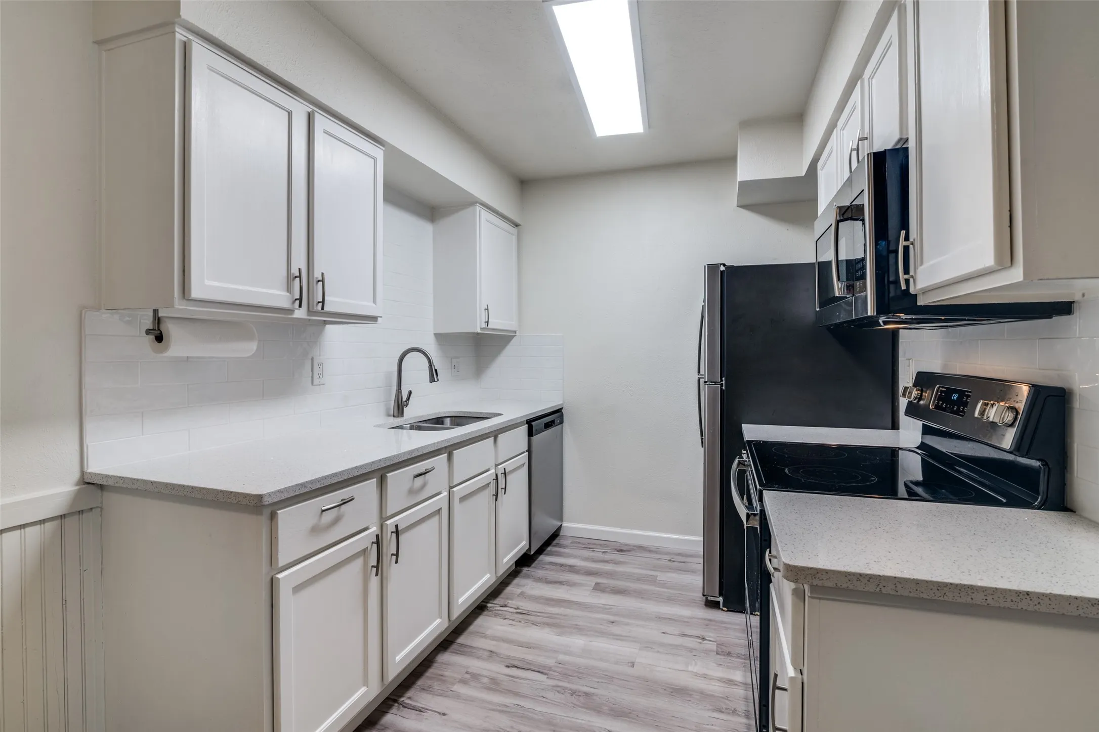 Condominium For Sale in Dallas County , 4602 Chaha Road 207, Garland, Texas 75043, 1 Bedroom, 1 Bathroom, Garage spaces, 717 Sqft, built in 1981, mls#21226690, Real Estate Agent in Garland, Homes For Sale in Dallas county, Homes For Sale in Garland, Realtor in Garland Texas, Real Estate Brokerage Independent Realty Texas, Luminita Cordes Realtor