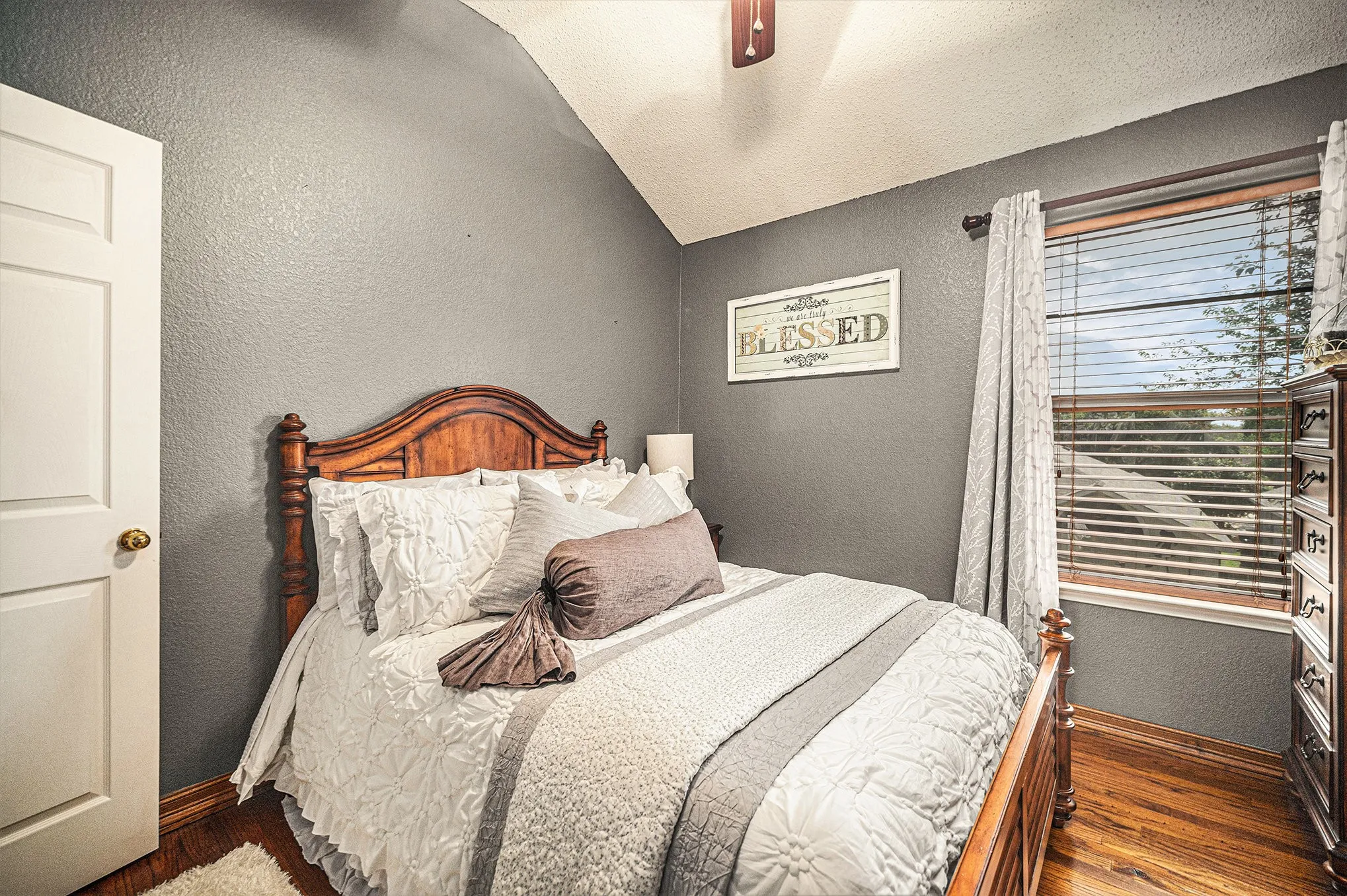 Single Family Residence For Sale in Tarrant County , 6213 Bowin Drive, Fort Worth, Texas 76132, 4 Bedroom, 3 Bathroom, 2 Garage spaces, 2,697 Sqft, built in 1998, Preowned, mls#21225816, Real Estate Agent in Fort Worth, Homes For Sale in Tarrant county, Homes For Sale in Fort Worth, Realtor in Fort Worth Texas, Real Estate Brokerage Independent Realty Texas, Luminita Cordes Realtor