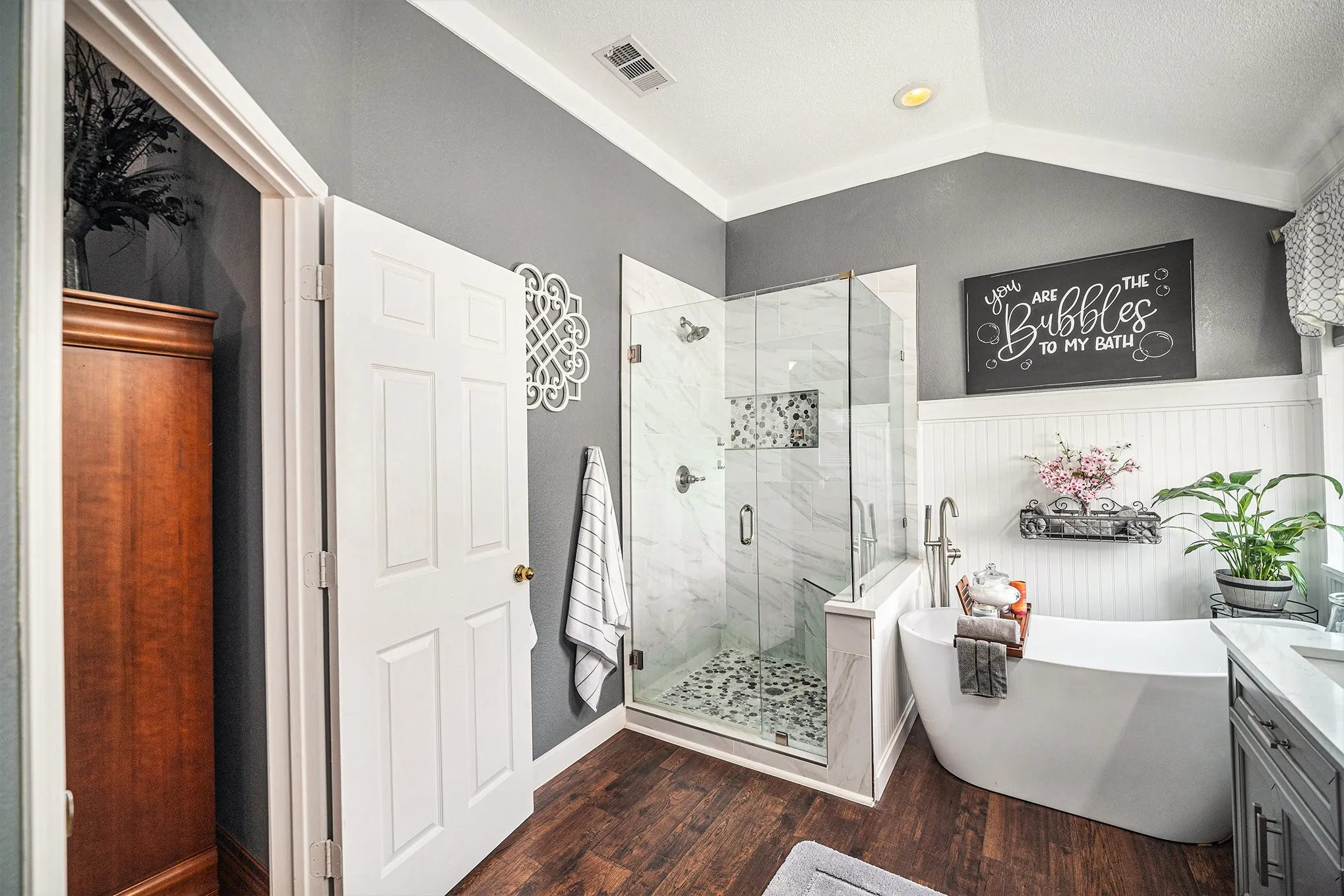 Single Family Residence For Sale in Tarrant County , 6213 Bowin Drive, Fort Worth, Texas 76132, 4 Bedroom, 3 Bathroom, 2 Garage spaces, 2,697 Sqft, built in 1998, Preowned, mls#21225816, Real Estate Agent in Fort Worth, Homes For Sale in Tarrant county, Homes For Sale in Fort Worth, Realtor in Fort Worth Texas, Real Estate Brokerage Independent Realty Texas, Luminita Cordes Realtor