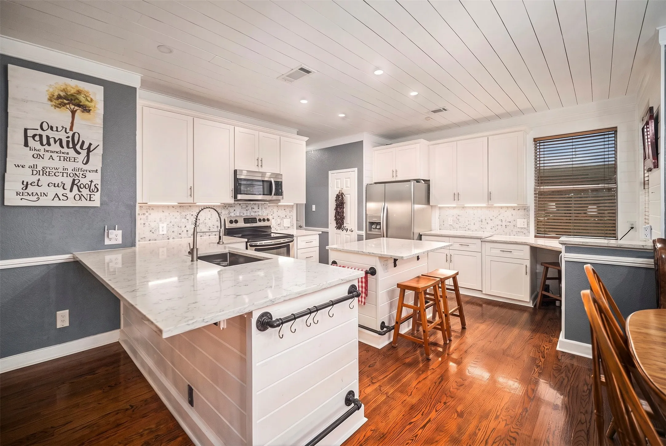 Single Family Residence For Sale in Tarrant County , 6213 Bowin Drive, Fort Worth, Texas 76132, 4 Bedroom, 3 Bathroom, 2 Garage spaces, 2,697 Sqft, built in 1998, Preowned, mls#21225816, Real Estate Agent in Fort Worth, Homes For Sale in Tarrant county, Homes For Sale in Fort Worth, Realtor in Fort Worth Texas, Real Estate Brokerage Independent Realty Texas, Luminita Cordes Realtor