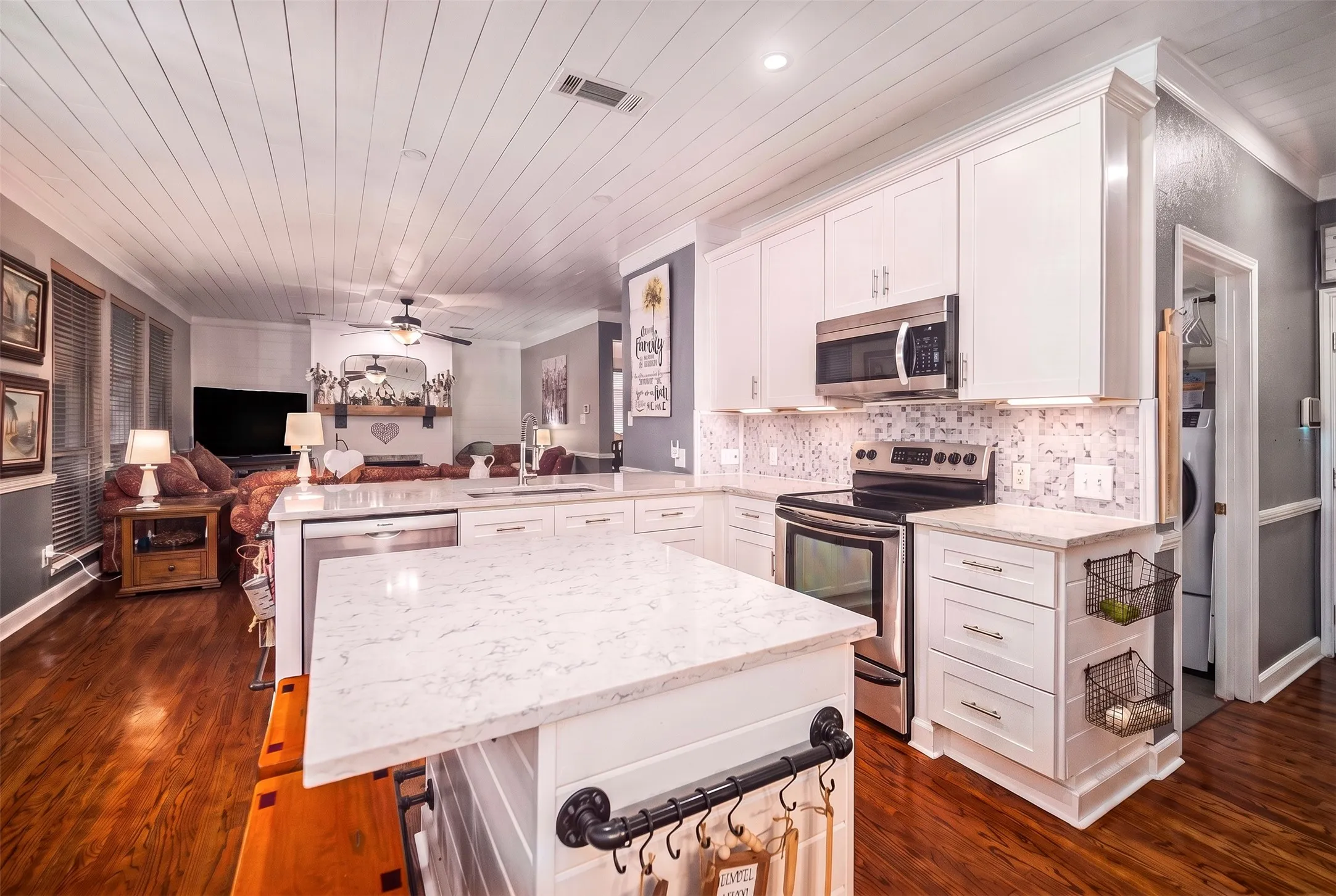 Single Family Residence For Sale in Tarrant County , 6213 Bowin Drive, Fort Worth, Texas 76132, 4 Bedroom, 3 Bathroom, 2 Garage spaces, 2,697 Sqft, built in 1998, Preowned, mls#21225816, Real Estate Agent in Fort Worth, Homes For Sale in Tarrant county, Homes For Sale in Fort Worth, Realtor in Fort Worth Texas, Real Estate Brokerage Independent Realty Texas, Luminita Cordes Realtor