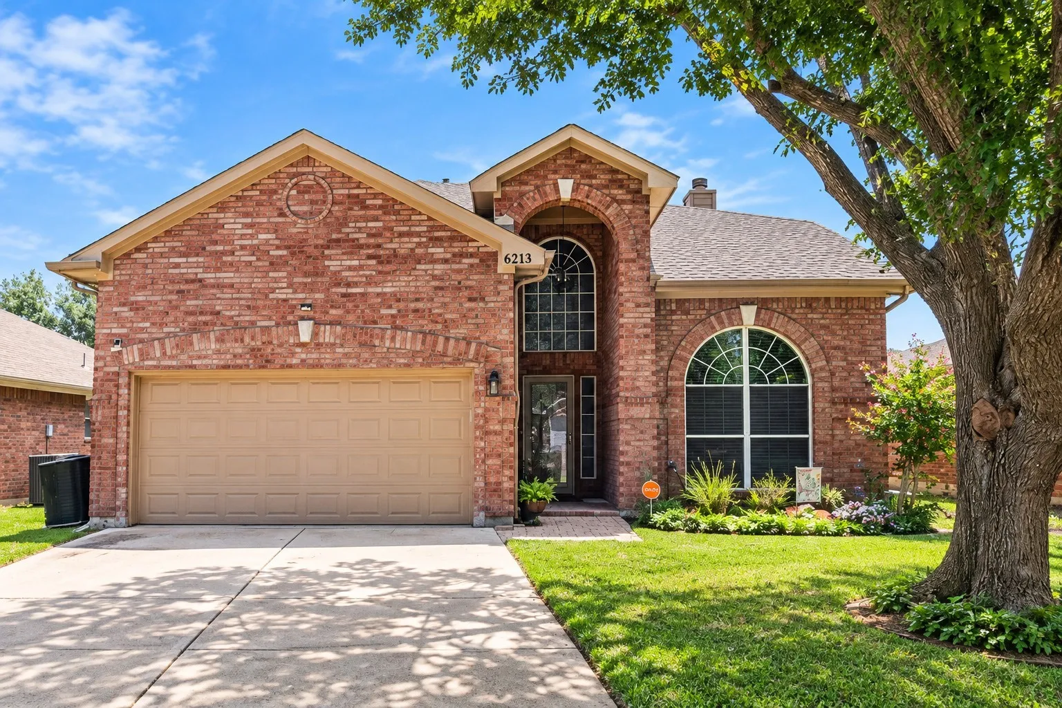 Single Family Residence For Sale in Tarrant County , 6213 Bowin Drive, Fort Worth, Texas 76132, 4 Bedroom, 3 Bathroom, 2 Garage spaces, 2,697 Sqft, built in 1998, Preowned, mls#21225816, Real Estate Agent in Fort Worth, Homes For Sale in Tarrant county, Homes For Sale in Fort Worth, Realtor in Fort Worth Texas, Real Estate Brokerage Independent Realty Texas, Luminita Cordes Realtor