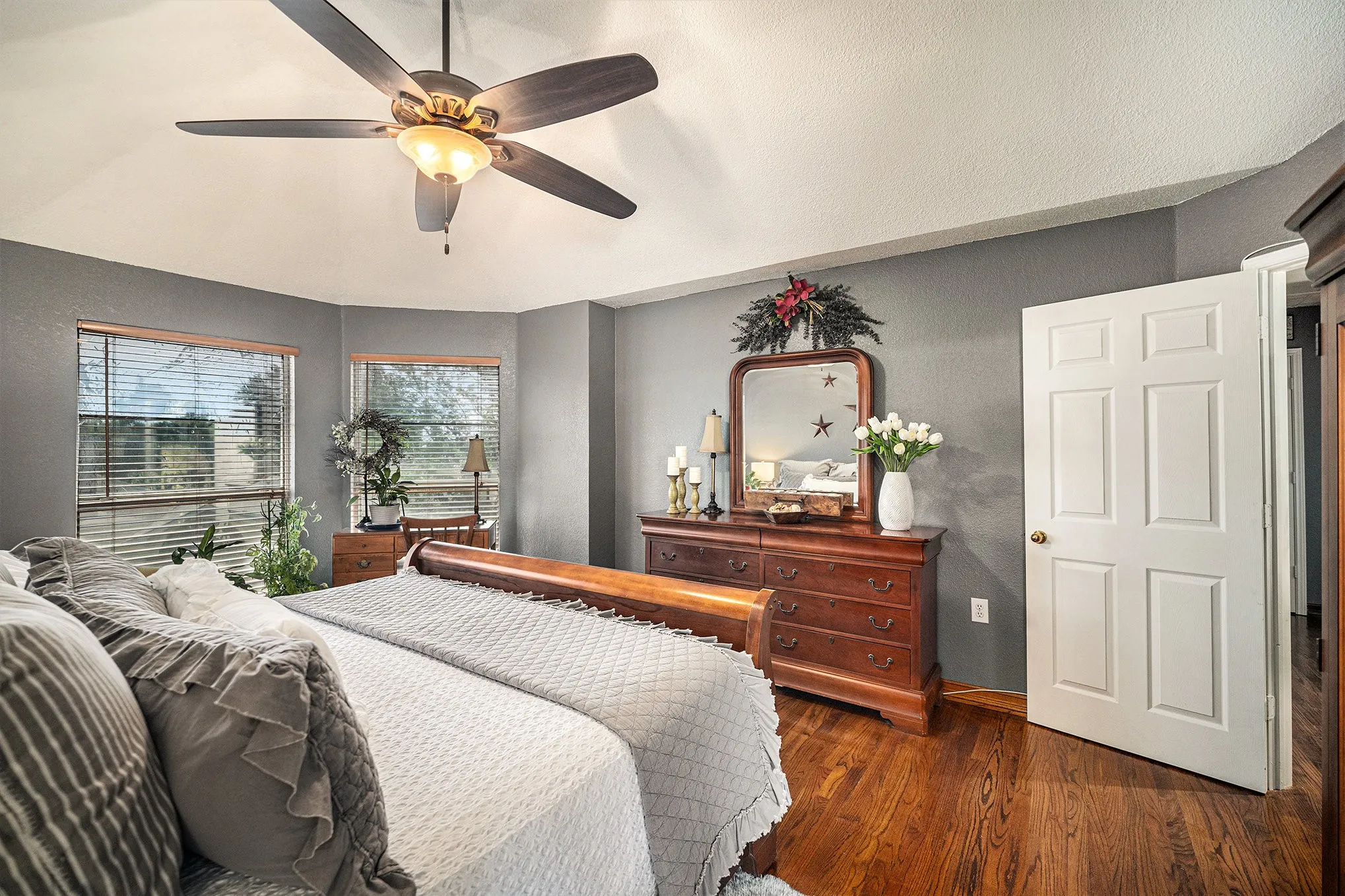 Single Family Residence For Sale in Tarrant County , 6213 Bowin Drive, Fort Worth, Texas 76132, 4 Bedroom, 3 Bathroom, 2 Garage spaces, 2,697 Sqft, built in 1998, Preowned, mls#21225816, Real Estate Agent in Fort Worth, Homes For Sale in Tarrant county, Homes For Sale in Fort Worth, Realtor in Fort Worth Texas, Real Estate Brokerage Independent Realty Texas, Luminita Cordes Realtor
