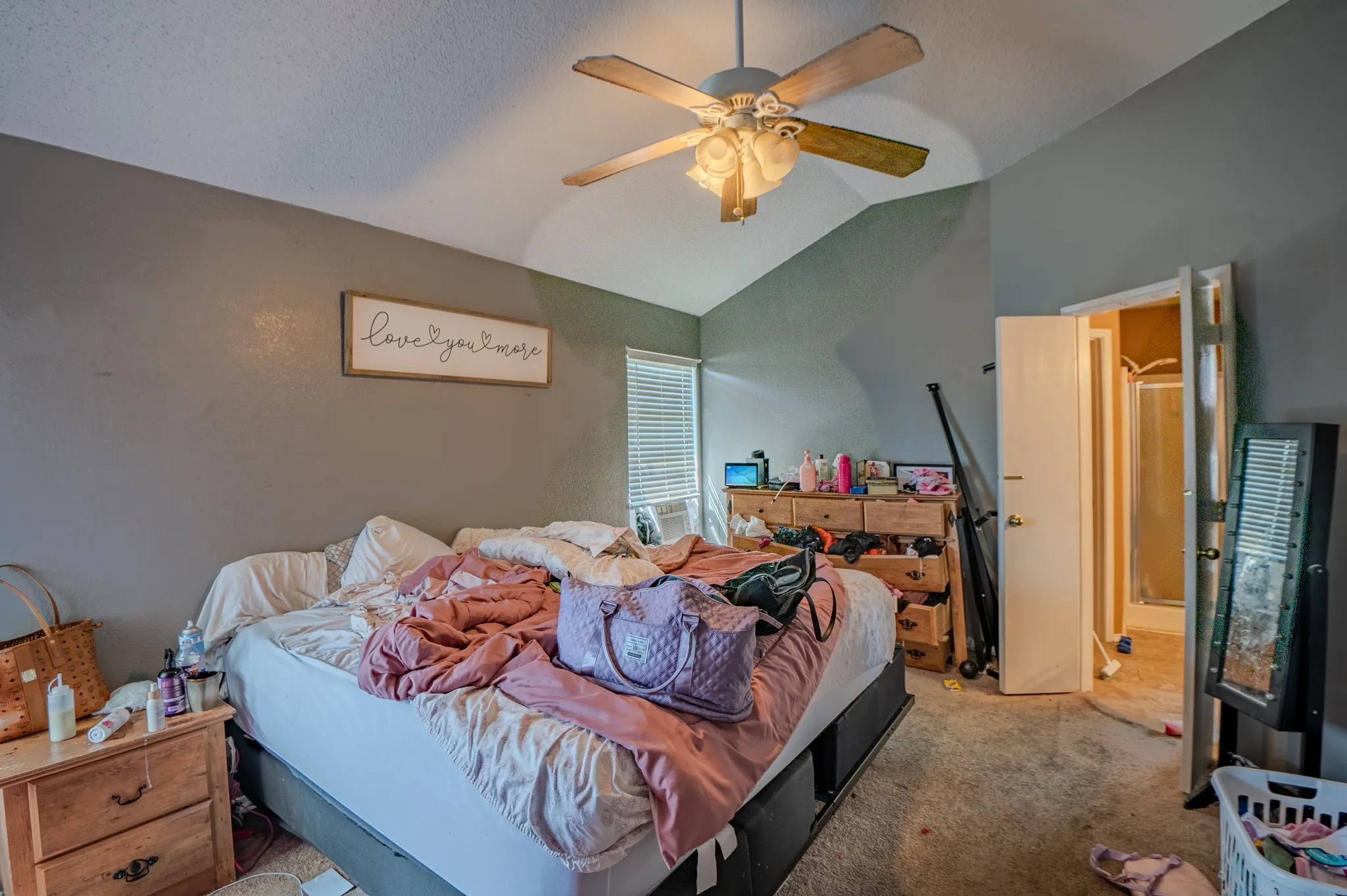 Single Family Residence For Sale in Tarrant County , 2401 Kelton Street, Fort Worth, Texas 76133, 4 Bedroom, 2 Bathroom, 2 Garage spaces, 1,816 Sqft, built in 2000, mls#21224024, Real Estate Agent in Fort Worth, Homes For Sale in Tarrant county, Homes For Sale in Fort Worth, Realtor in Fort Worth Texas, Real Estate Brokerage Independent Realty Texas, Luminita Cordes Realtor