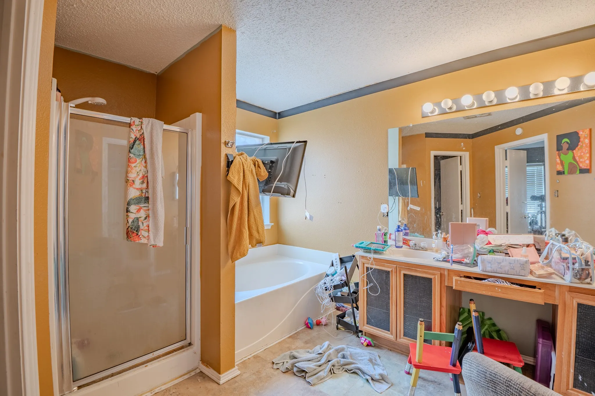 Single Family Residence For Sale in Tarrant County , 2401 Kelton Street, Fort Worth, Texas 76133, 4 Bedroom, 2 Bathroom, 2 Garage spaces, 1,816 Sqft, built in 2000, mls#21224024, Real Estate Agent in Fort Worth, Homes For Sale in Tarrant county, Homes For Sale in Fort Worth, Realtor in Fort Worth Texas, Real Estate Brokerage Independent Realty Texas, Luminita Cordes Realtor