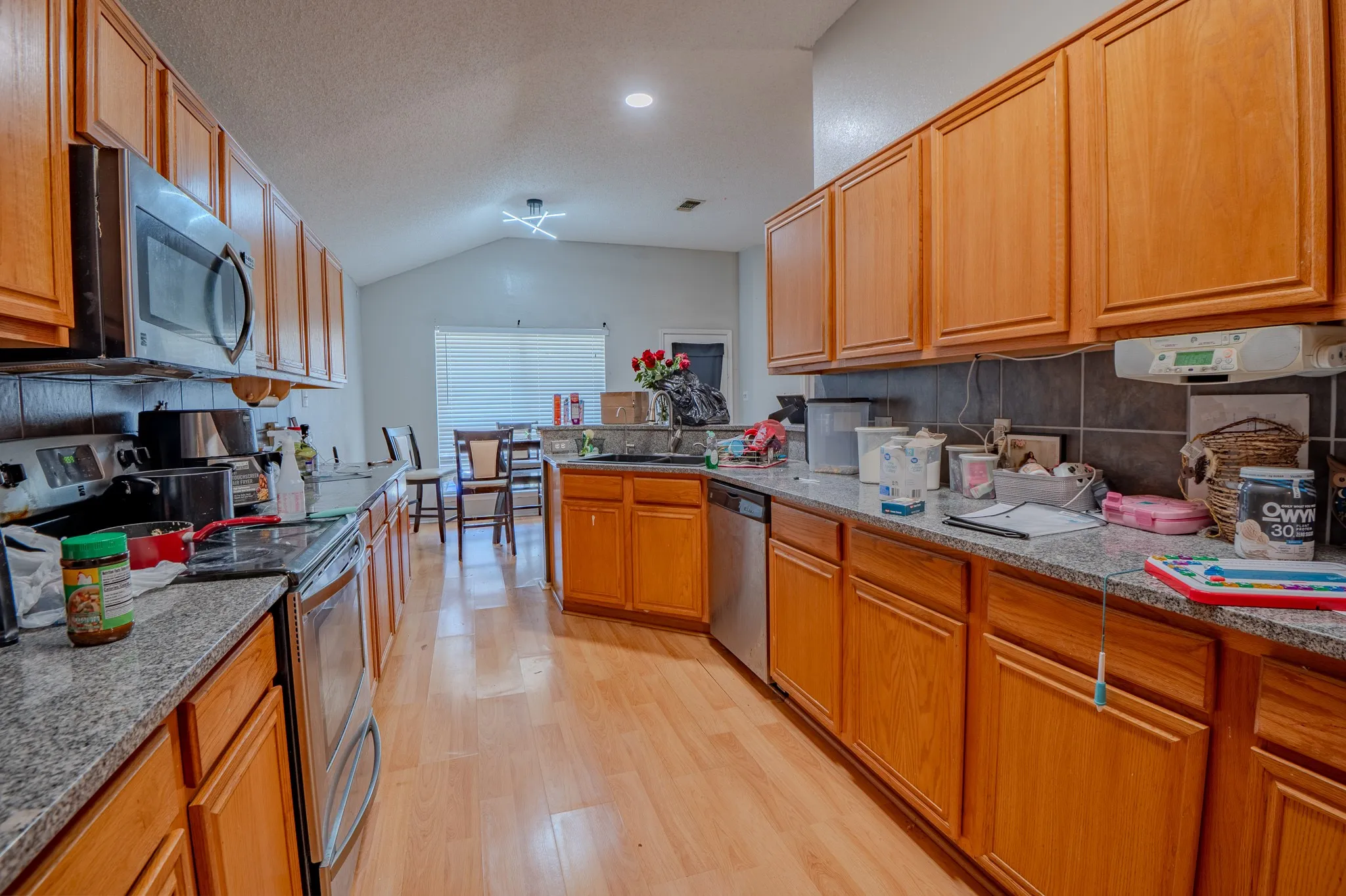 Single Family Residence For Sale in Tarrant County , 2401 Kelton Street, Fort Worth, Texas 76133, 4 Bedroom, 2 Bathroom, 2 Garage spaces, 1,816 Sqft, built in 2000, mls#21224024, Real Estate Agent in Fort Worth, Homes For Sale in Tarrant county, Homes For Sale in Fort Worth, Realtor in Fort Worth Texas, Real Estate Brokerage Independent Realty Texas, Luminita Cordes Realtor