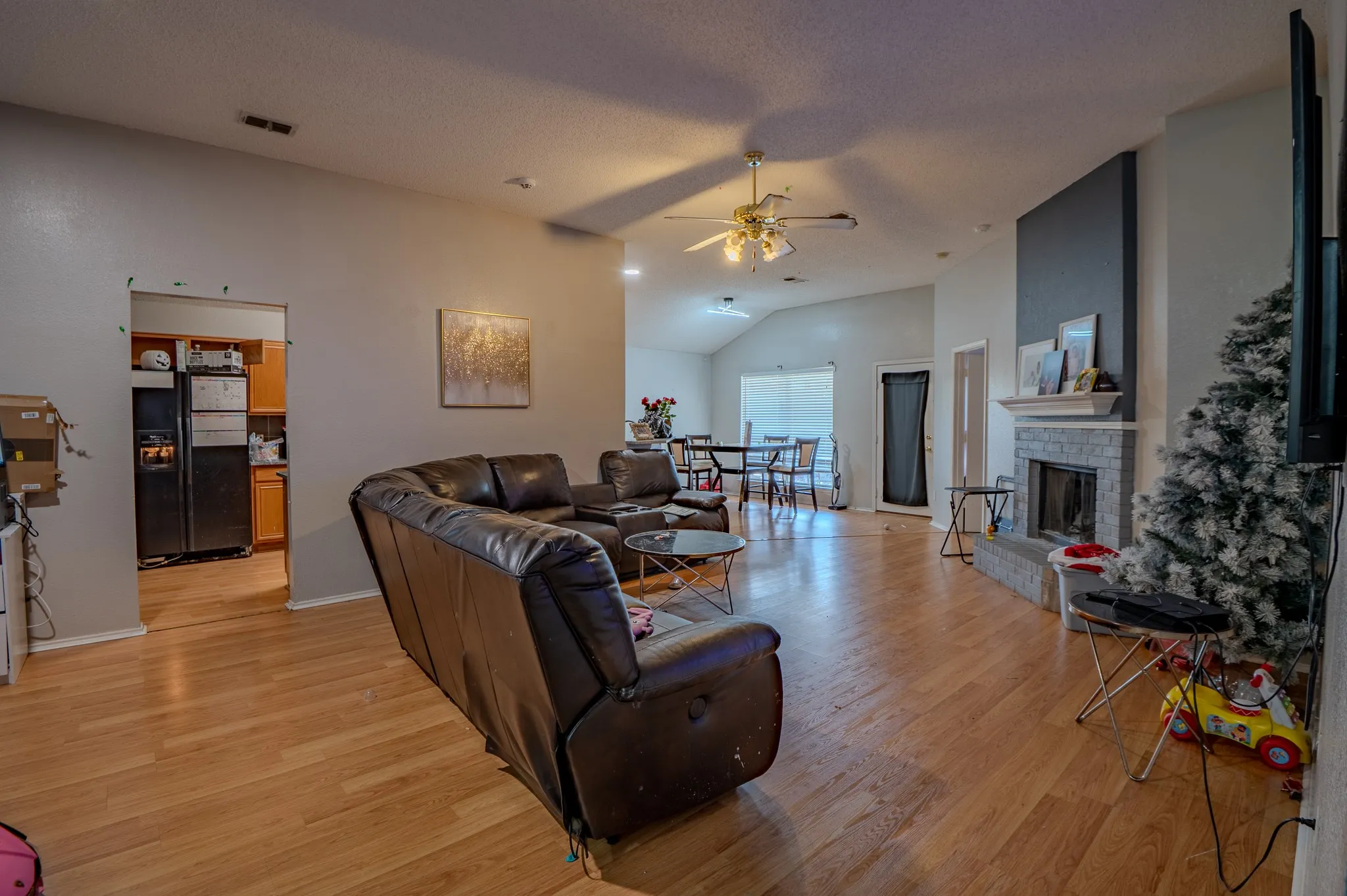 Single Family Residence For Sale in Tarrant County , 2401 Kelton Street, Fort Worth, Texas 76133, 4 Bedroom, 2 Bathroom, 2 Garage spaces, 1,816 Sqft, built in 2000, mls#21224024, Real Estate Agent in Fort Worth, Homes For Sale in Tarrant county, Homes For Sale in Fort Worth, Realtor in Fort Worth Texas, Real Estate Brokerage Independent Realty Texas, Luminita Cordes Realtor