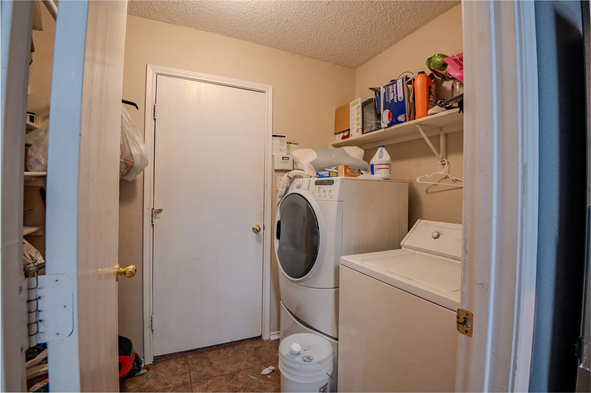 Single Family Residence For Sale in Tarrant County , 2401 Kelton Street, Fort Worth, Texas 76133, 4 Bedroom, 2 Bathroom, 2 Garage spaces, 1,816 Sqft, built in 2000, mls#21224024, Real Estate Agent in Fort Worth, Homes For Sale in Tarrant county, Homes For Sale in Fort Worth, Realtor in Fort Worth Texas, Real Estate Brokerage Independent Realty Texas, Luminita Cordes Realtor