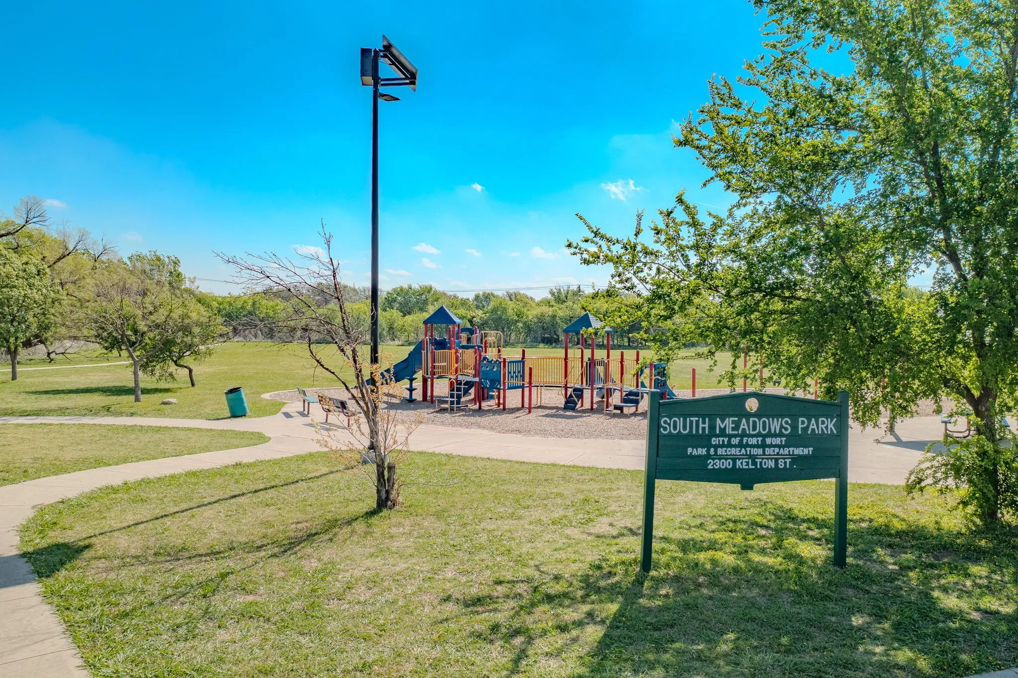 Single Family Residence For Sale in Tarrant County , 2401 Kelton Street, Fort Worth, Texas 76133, 4 Bedroom, 2 Bathroom, 2 Garage spaces, 1,816 Sqft, built in 2000, mls#21224024, Real Estate Agent in Fort Worth, Homes For Sale in Tarrant county, Homes For Sale in Fort Worth, Realtor in Fort Worth Texas, Real Estate Brokerage Independent Realty Texas, Luminita Cordes Realtor