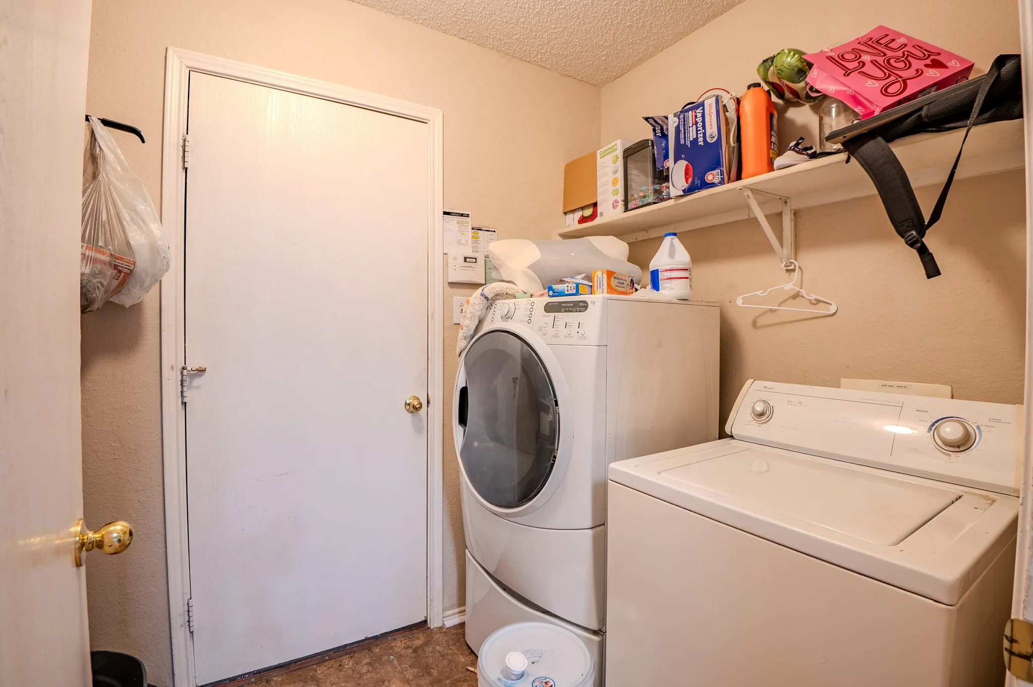 Single Family Residence For Sale in Tarrant County , 2401 Kelton Street, Fort Worth, Texas 76133, 4 Bedroom, 2 Bathroom, 2 Garage spaces, 1,816 Sqft, built in 2000, mls#21224024, Real Estate Agent in Fort Worth, Homes For Sale in Tarrant county, Homes For Sale in Fort Worth, Realtor in Fort Worth Texas, Real Estate Brokerage Independent Realty Texas, Luminita Cordes Realtor