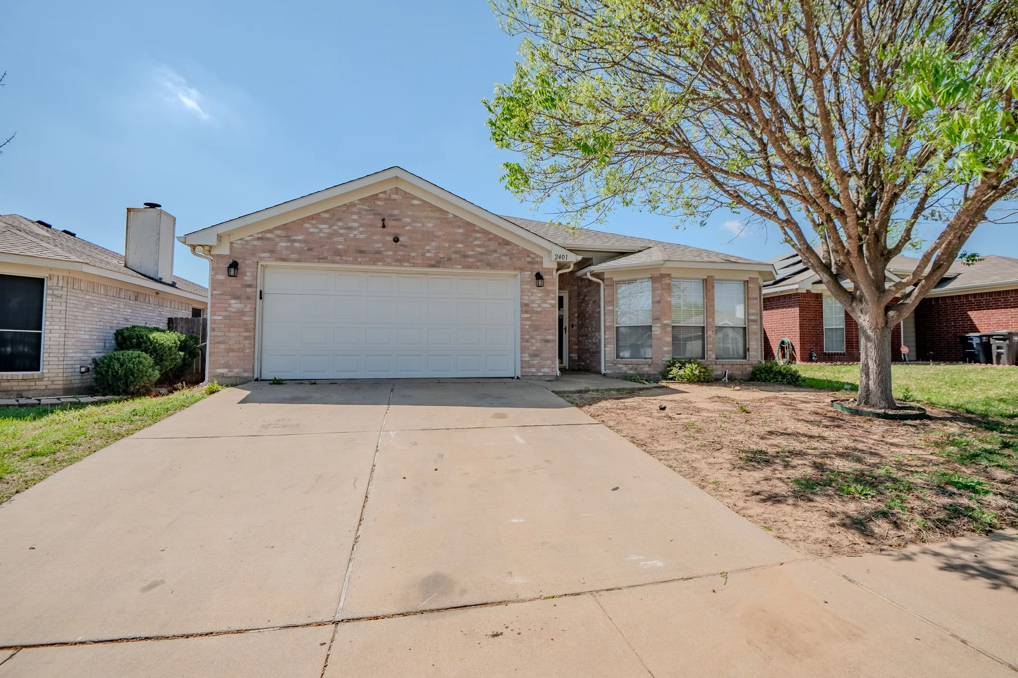 Single Family Residence For Sale in Tarrant County , 2401 Kelton Street, Fort Worth, Texas 76133, 4 Bedroom, 2 Bathroom, 2 Garage spaces, 1,816 Sqft, built in 2000, mls#21224024, Real Estate Agent in Fort Worth, Homes For Sale in Tarrant county, Homes For Sale in Fort Worth, Realtor in Fort Worth Texas, Real Estate Brokerage Independent Realty Texas, Luminita Cordes Realtor
