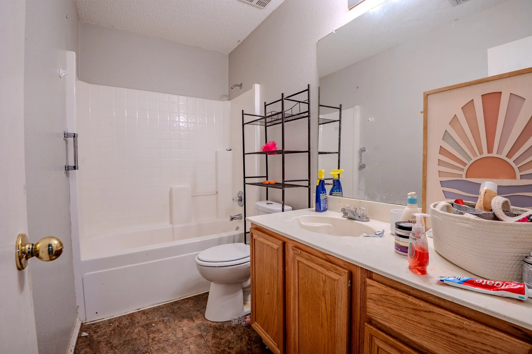 Single Family Residence For Sale in Tarrant County , 2401 Kelton Street, Fort Worth, Texas 76133, 4 Bedroom, 2 Bathroom, 2 Garage spaces, 1,816 Sqft, built in 2000, mls#21224024, Real Estate Agent in Fort Worth, Homes For Sale in Tarrant county, Homes For Sale in Fort Worth, Realtor in Fort Worth Texas, Real Estate Brokerage Independent Realty Texas, Luminita Cordes Realtor