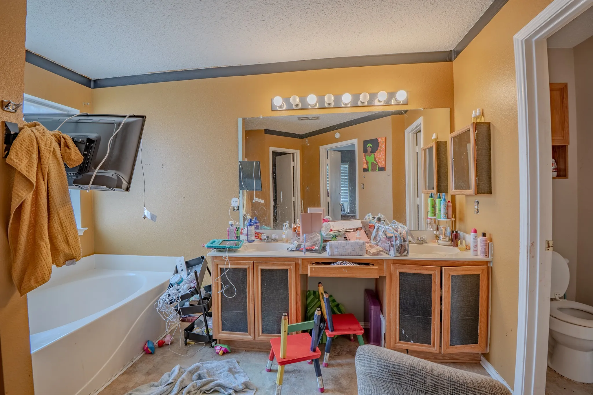Single Family Residence For Sale in Tarrant County , 2401 Kelton Street, Fort Worth, Texas 76133, 4 Bedroom, 2 Bathroom, 2 Garage spaces, 1,816 Sqft, built in 2000, mls#21224024, Real Estate Agent in Fort Worth, Homes For Sale in Tarrant county, Homes For Sale in Fort Worth, Realtor in Fort Worth Texas, Real Estate Brokerage Independent Realty Texas, Luminita Cordes Realtor