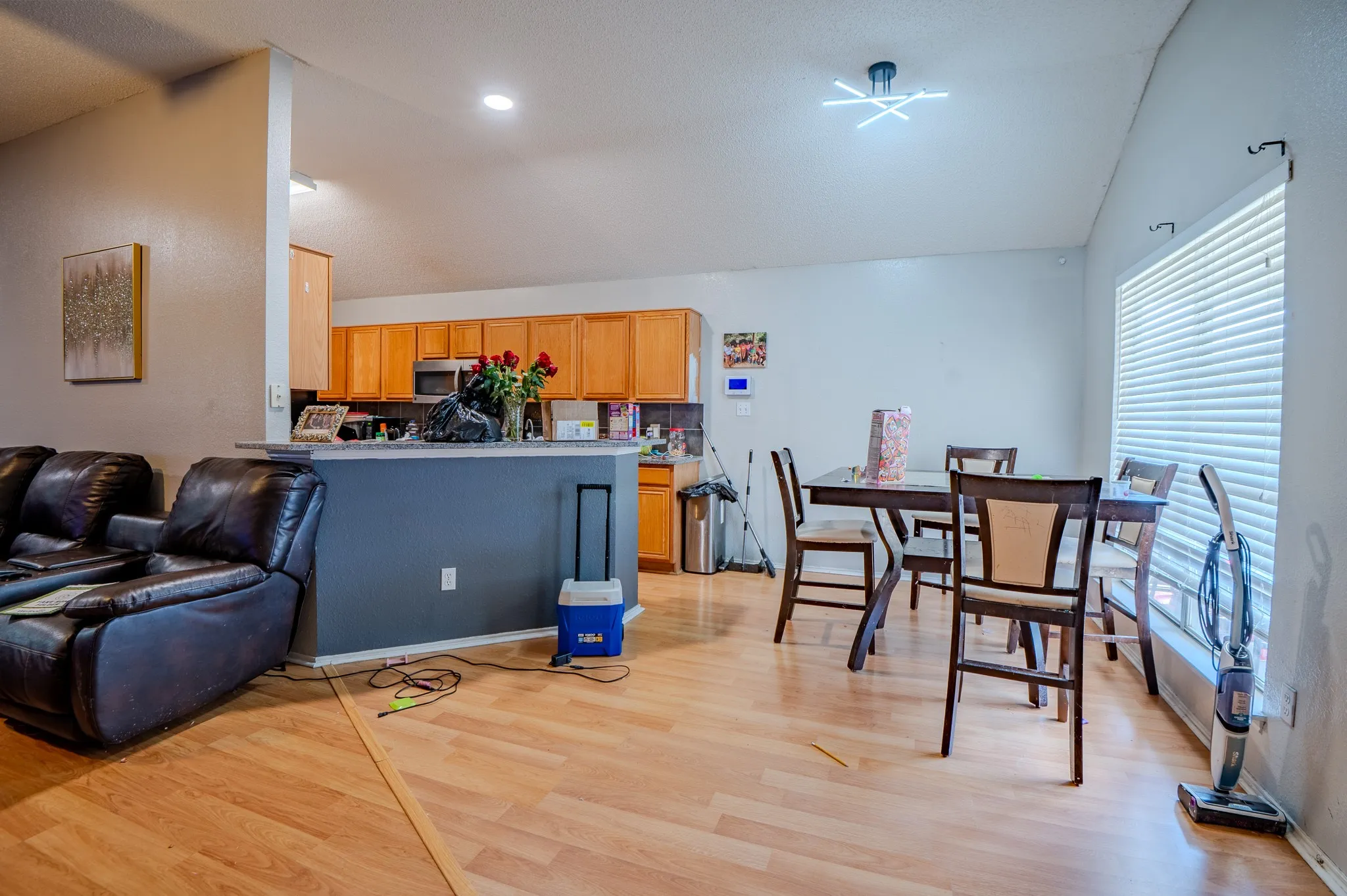 Single Family Residence For Sale in Tarrant County , 2401 Kelton Street, Fort Worth, Texas 76133, 4 Bedroom, 2 Bathroom, 2 Garage spaces, 1,816 Sqft, built in 2000, mls#21224024, Real Estate Agent in Fort Worth, Homes For Sale in Tarrant county, Homes For Sale in Fort Worth, Realtor in Fort Worth Texas, Real Estate Brokerage Independent Realty Texas, Luminita Cordes Realtor