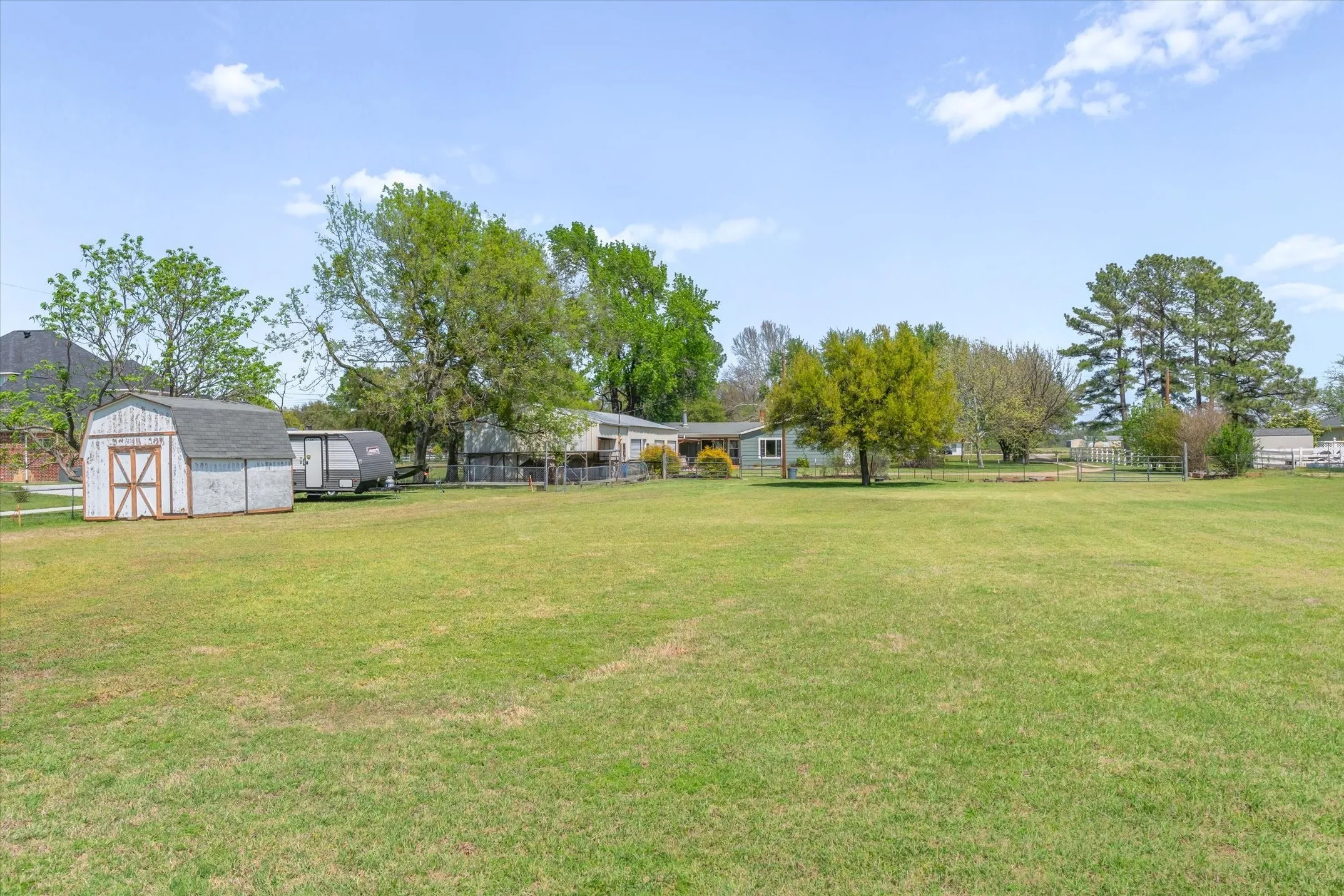 Single Family Residence For Sale in Kaufman County , 7142 S Fm 148, Kaufman, Texas 75142, 4 Bedroom, 3 Bathroom, 4 Garage spaces, 2,670 Sqft, built in 1976, mls#21219657, Real Estate Agent in Kaufman, Homes For Sale in Kaufman county, Homes For Sale in Kaufman, Realtor in Kaufman Texas, Real Estate Brokerage Independent Realty Texas, Luminita Cordes Realtor