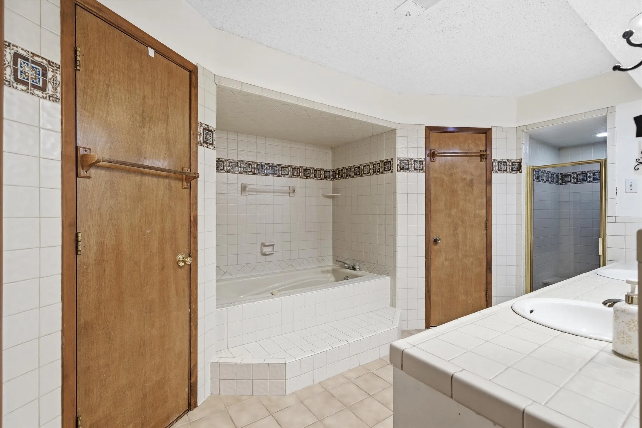 Single Family Residence For Sale in Kaufman County , 7142 S Fm 148, Kaufman, Texas 75142, 4 Bedroom, 3 Bathroom, 4 Garage spaces, 2,670 Sqft, built in 1976, mls#21219657, Real Estate Agent in Kaufman, Homes For Sale in Kaufman county, Homes For Sale in Kaufman, Realtor in Kaufman Texas, Real Estate Brokerage Independent Realty Texas, Luminita Cordes Realtor