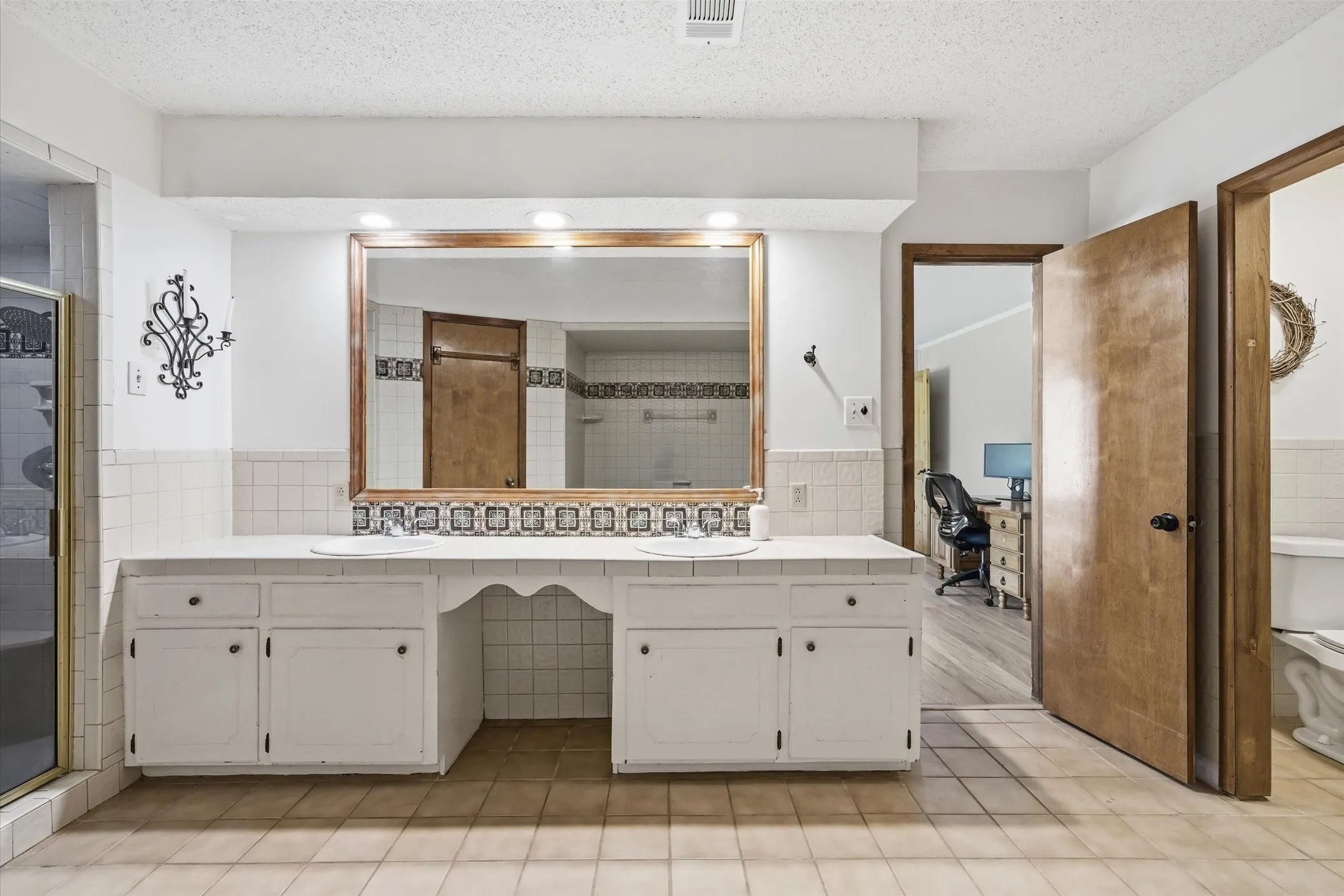 Single Family Residence For Sale in Kaufman County , 7142 S Fm 148, Kaufman, Texas 75142, 4 Bedroom, 3 Bathroom, 4 Garage spaces, 2,670 Sqft, built in 1976, mls#21219657, Real Estate Agent in Kaufman, Homes For Sale in Kaufman county, Homes For Sale in Kaufman, Realtor in Kaufman Texas, Real Estate Brokerage Independent Realty Texas, Luminita Cordes Realtor