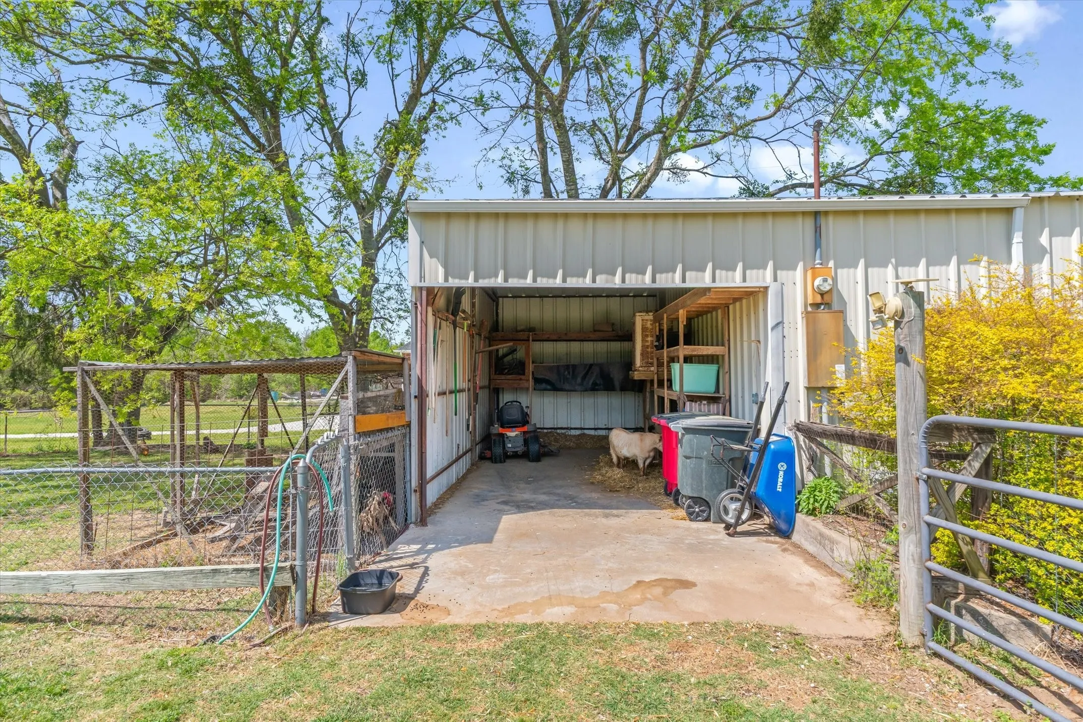 Single Family Residence For Sale in Kaufman County , 7142 S Fm 148, Kaufman, Texas 75142, 4 Bedroom, 3 Bathroom, 4 Garage spaces, 2,670 Sqft, built in 1976, mls#21219657, Real Estate Agent in Kaufman, Homes For Sale in Kaufman county, Homes For Sale in Kaufman, Realtor in Kaufman Texas, Real Estate Brokerage Independent Realty Texas, Luminita Cordes Realtor