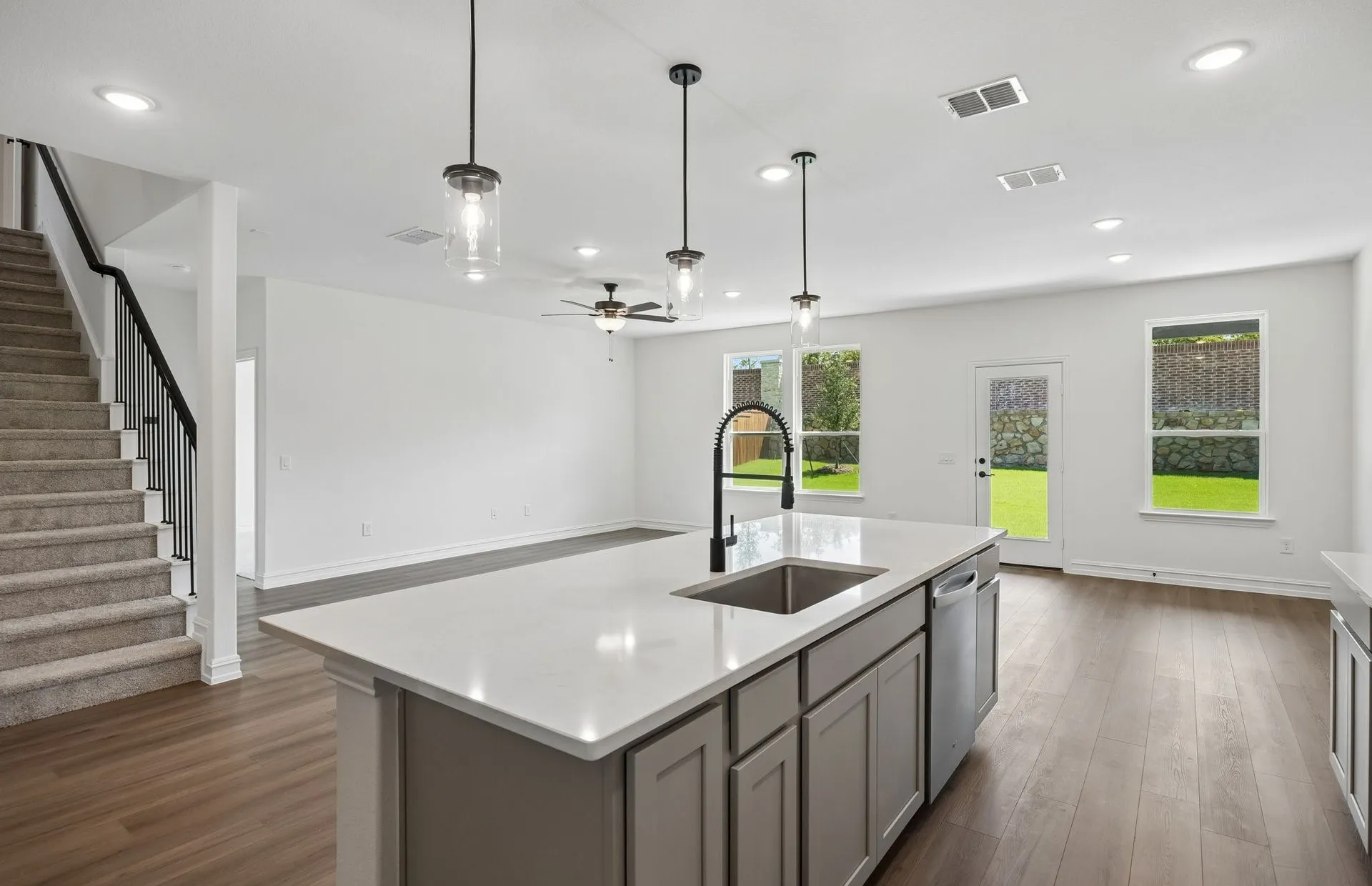 Beautiful pendent lighting in kitchen