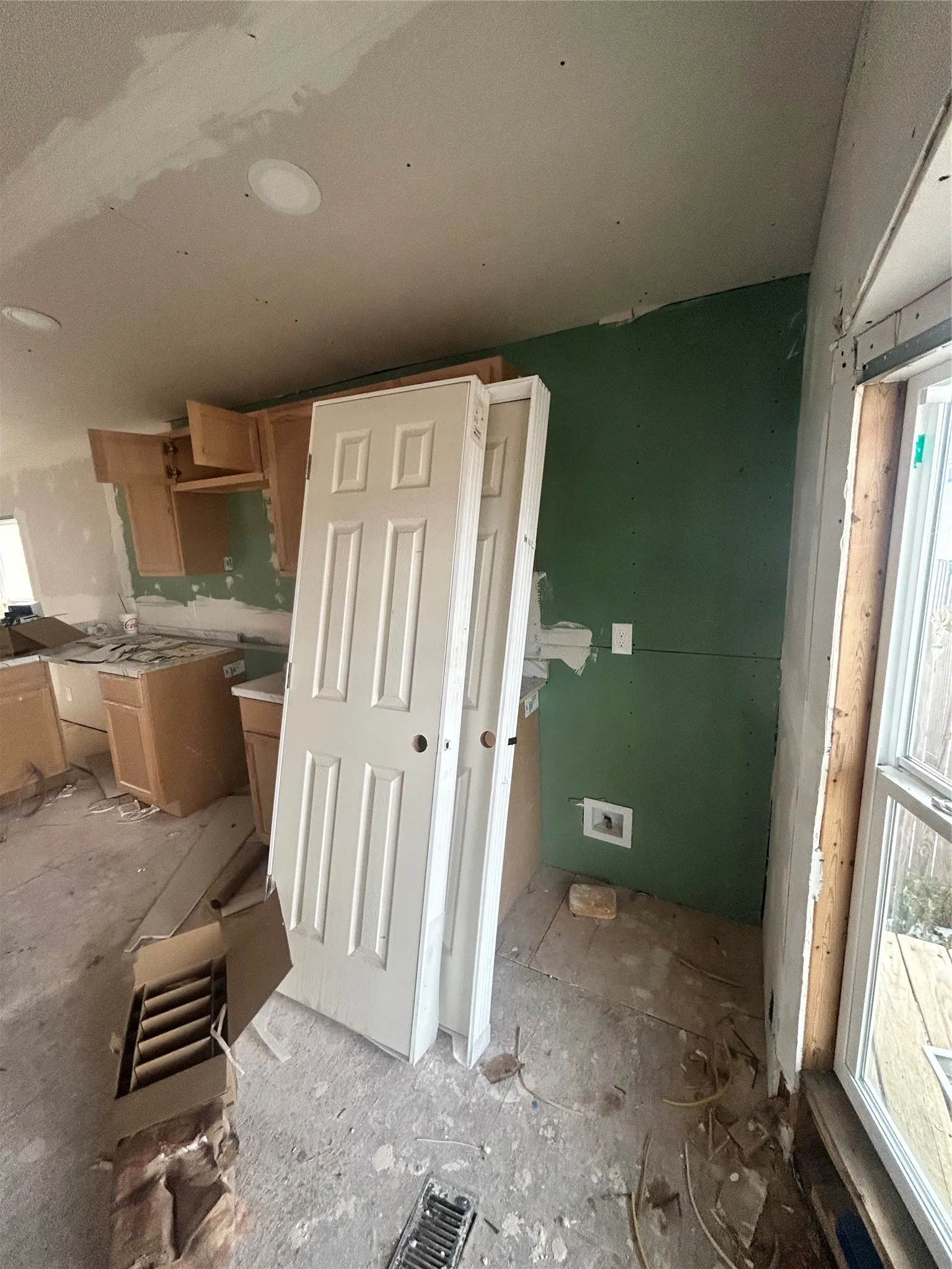 Mobile Home For Sale in Hood County , 6614 Ashley Court, Granbury, Texas 76049, 3 Bedroom, 2 Bathroom, Garage spaces, 1,492 Sqft, built in 1983, mls#21226804, Real Estate Agent in Granbury, Homes For Sale in Hood county, Homes For Sale in Granbury, Realtor in Granbury Texas, Real Estate Brokerage Independent Realty Texas, Luminita Cordes Realtor